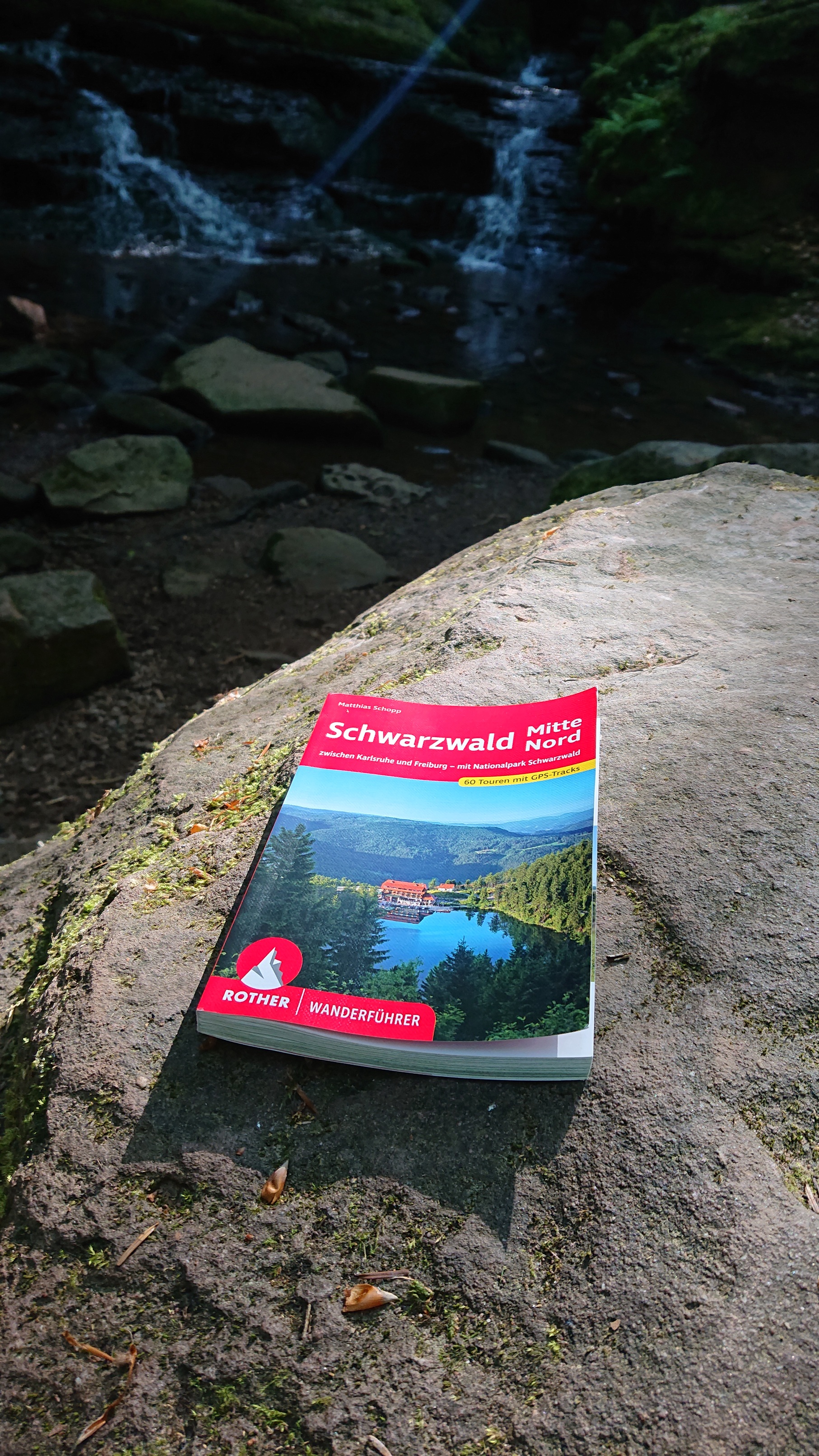 Buch auf Stein