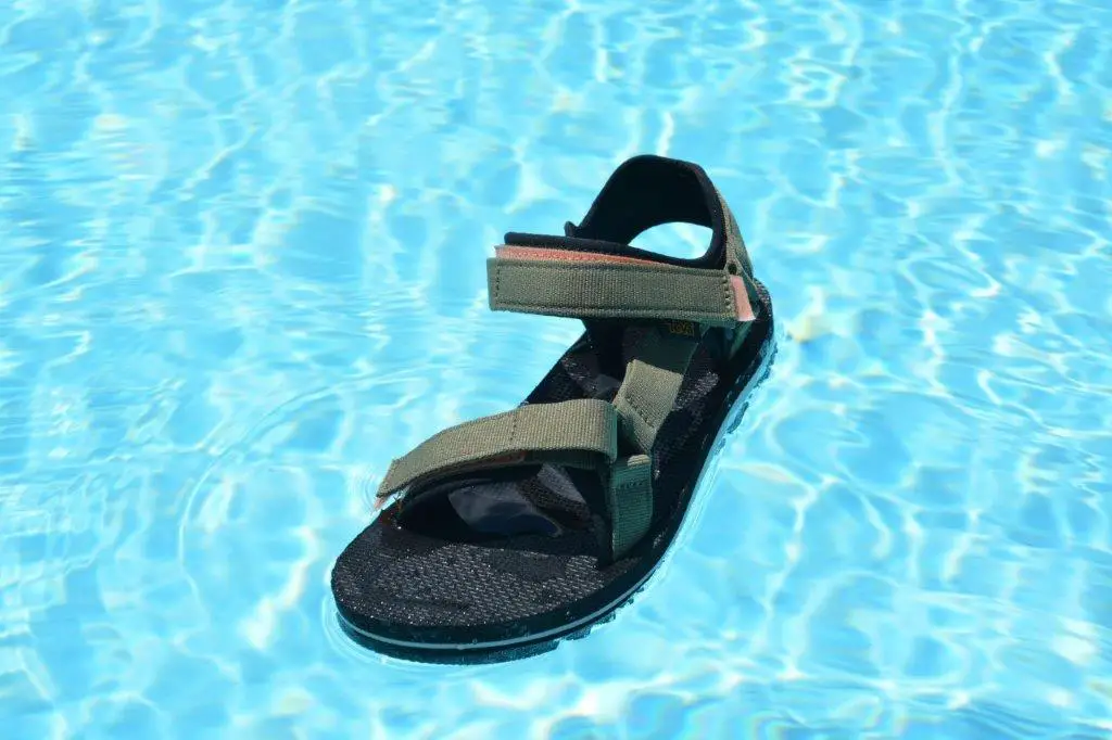 schwimmend