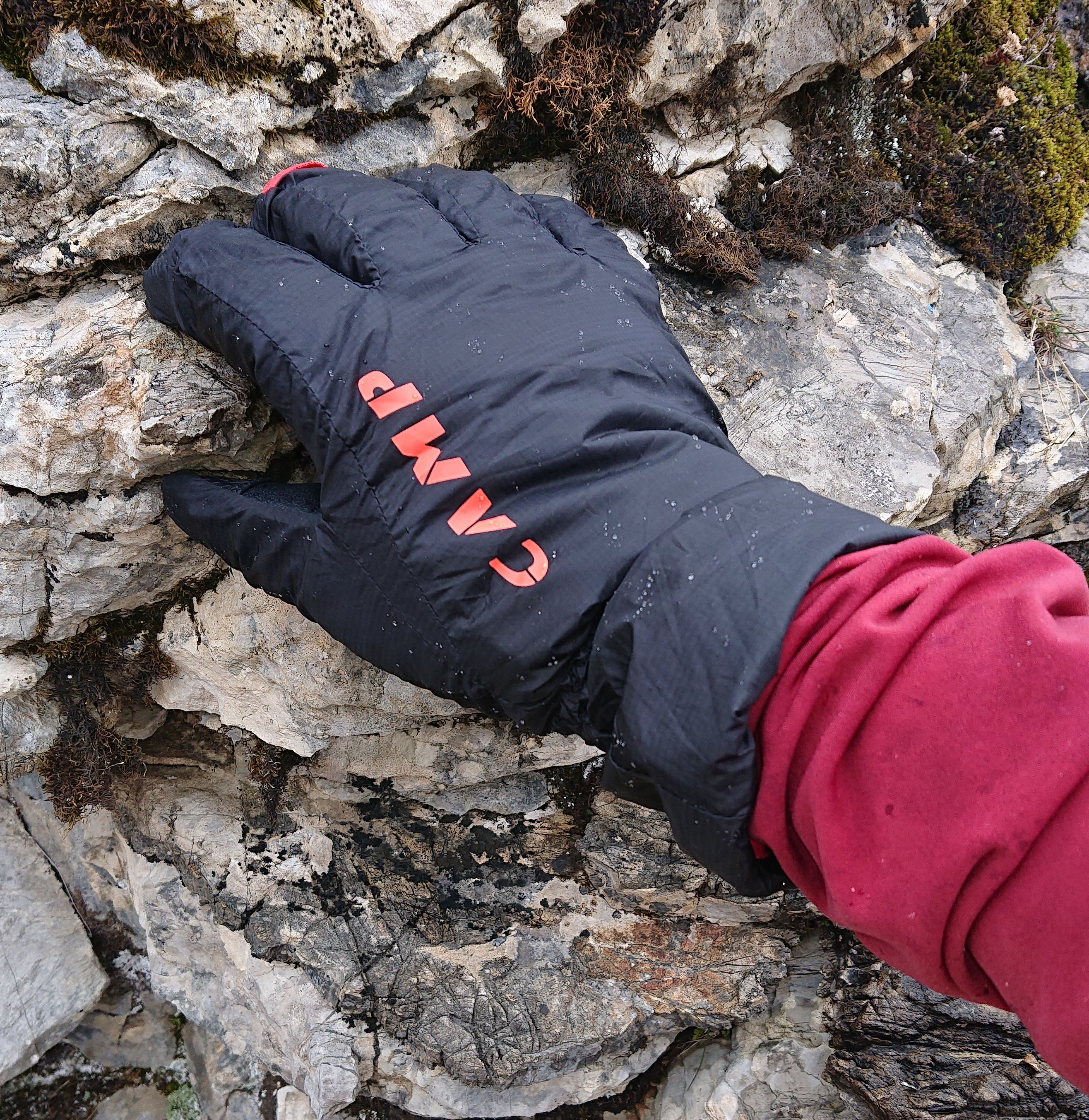 Handschuh am Fels