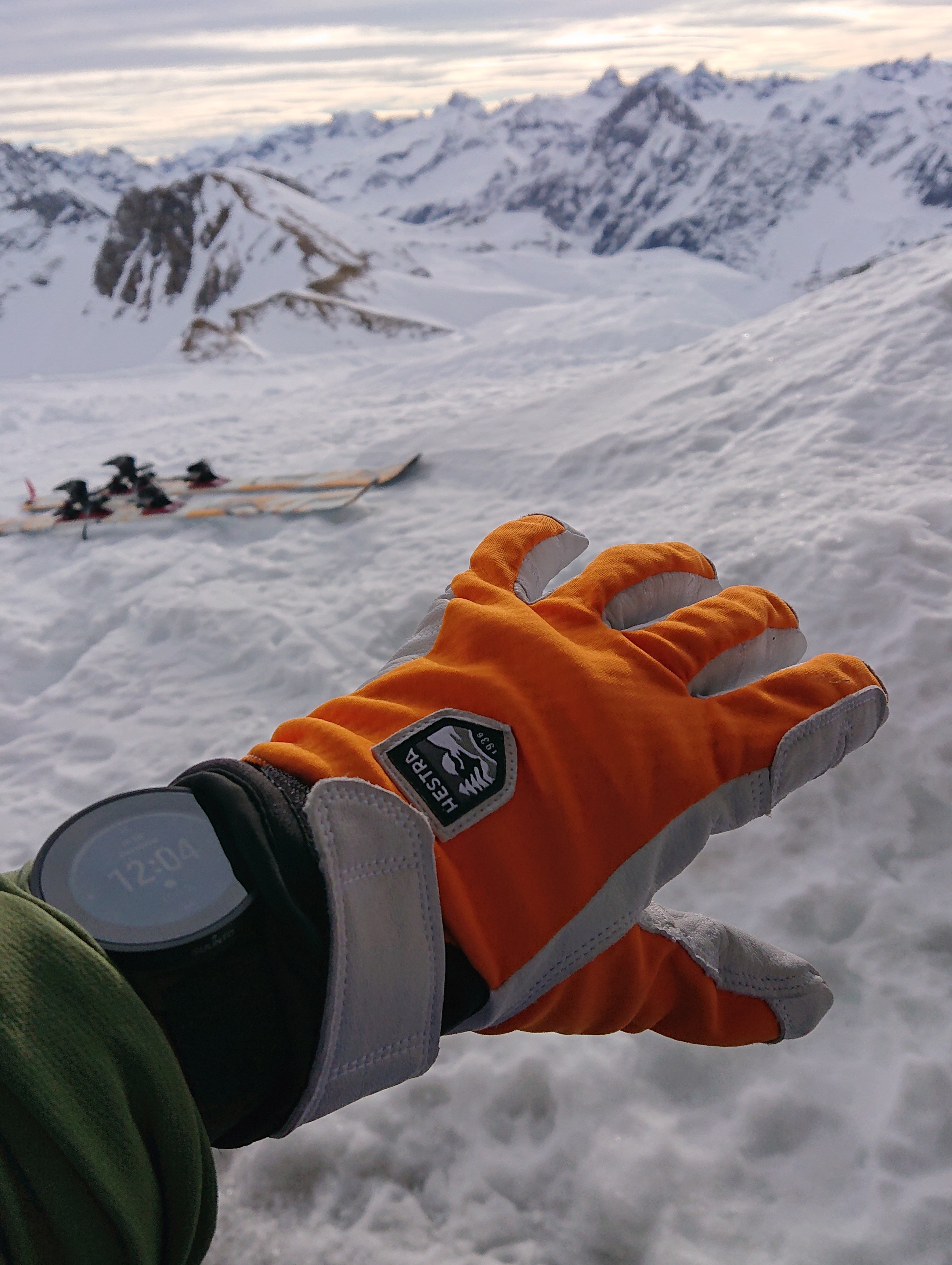 Handschuh mit Armbanduhr