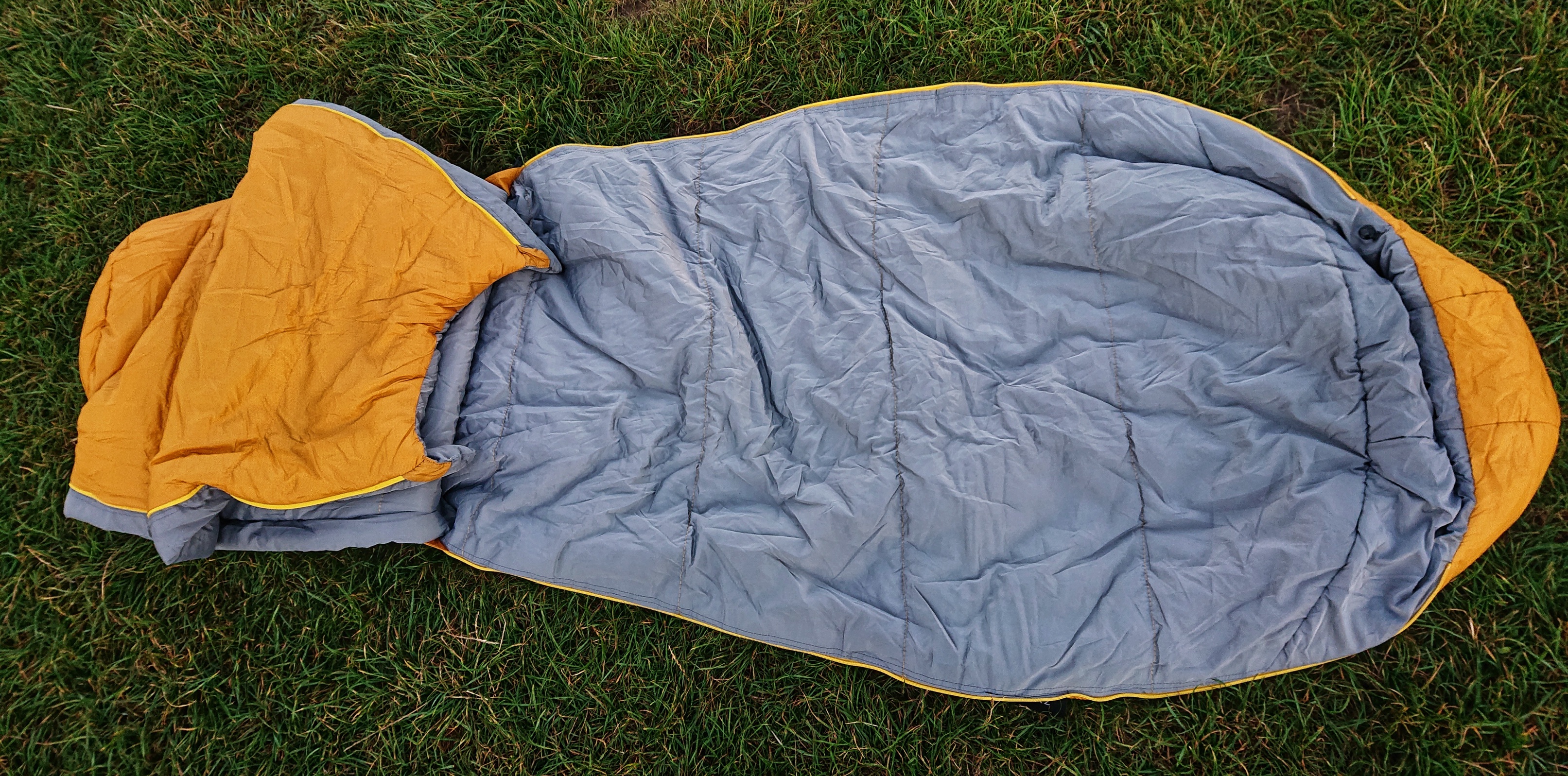 Schlafsack komplett geöffnet