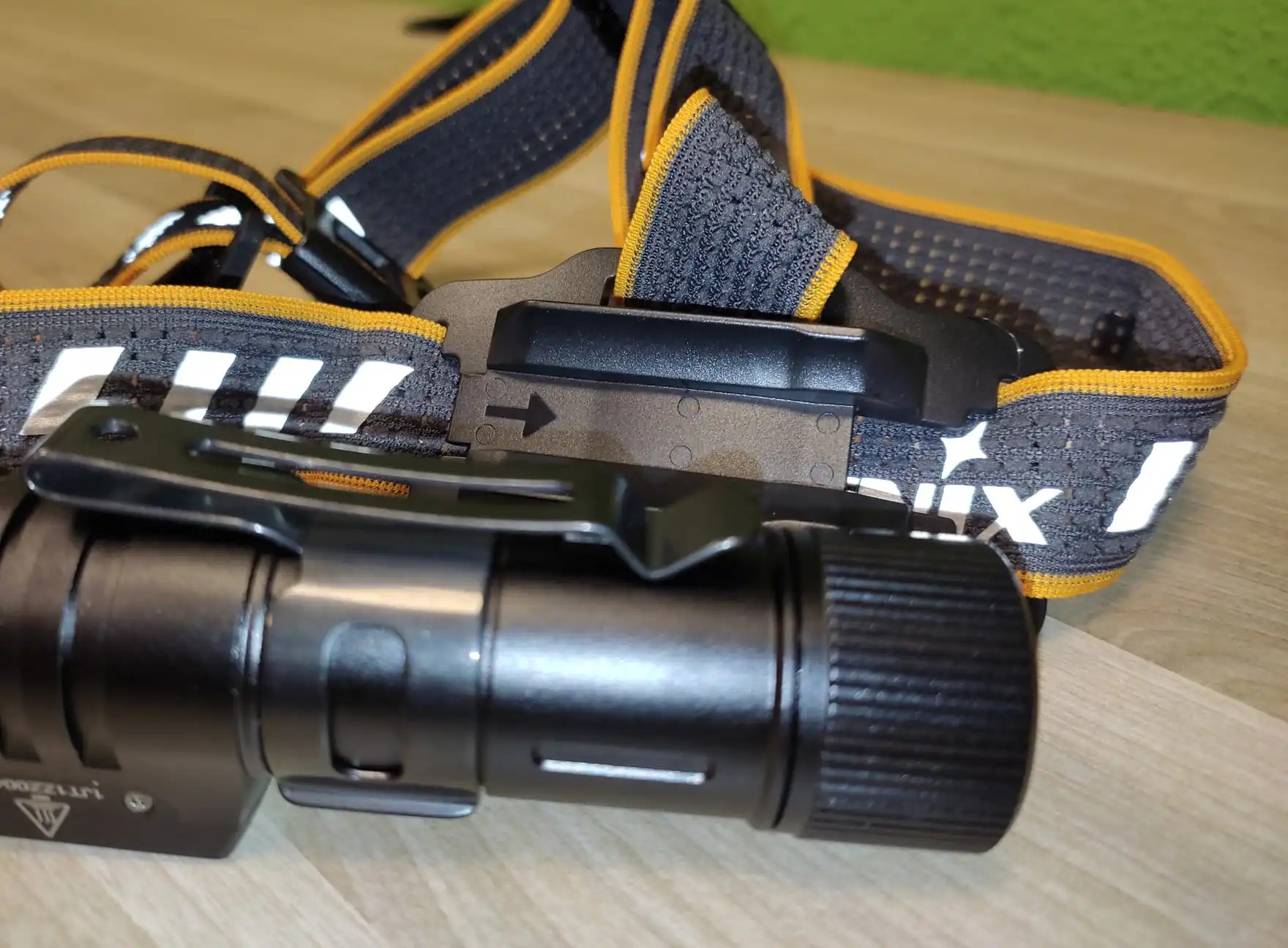 Fenix HM71R Stirn-/Taschenlampe48