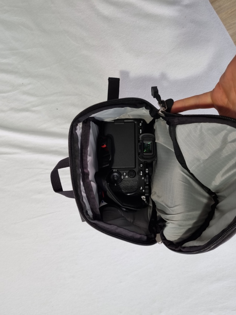 Tasche mit Kamera und monitiertem 16-35mm