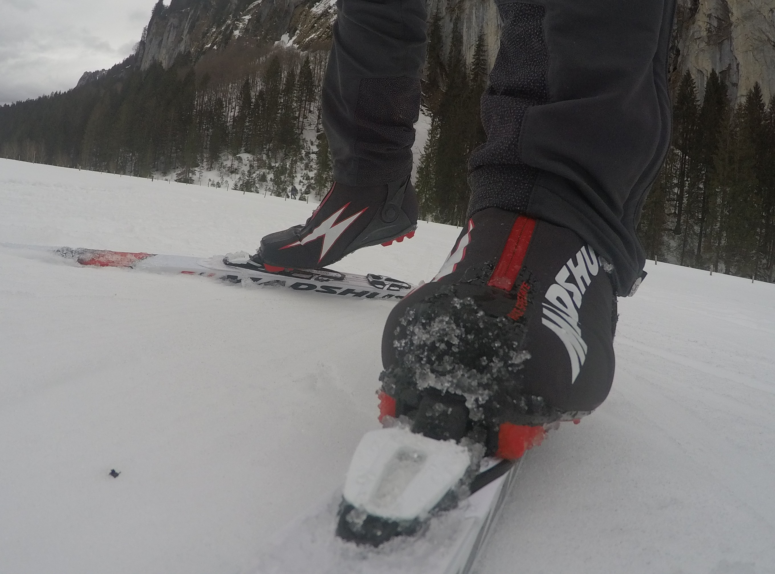 Schuh mit Schneeresten