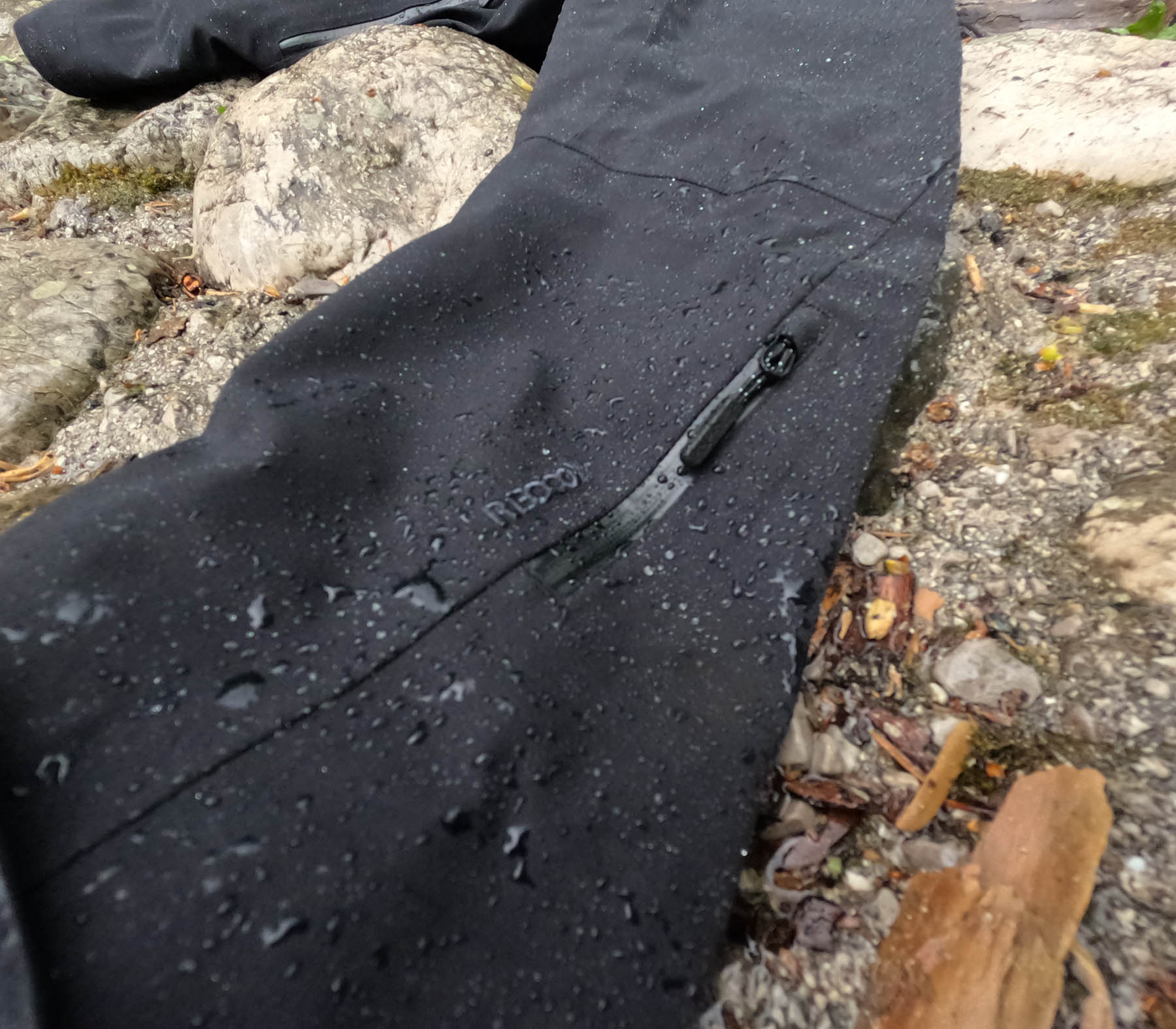 Der kompetente OUTSIDEstories-Test: REVOLUTION RACE Cyclone 3L Shell Jacket - Regen & Hardshelljacke – Hardshell, Herren