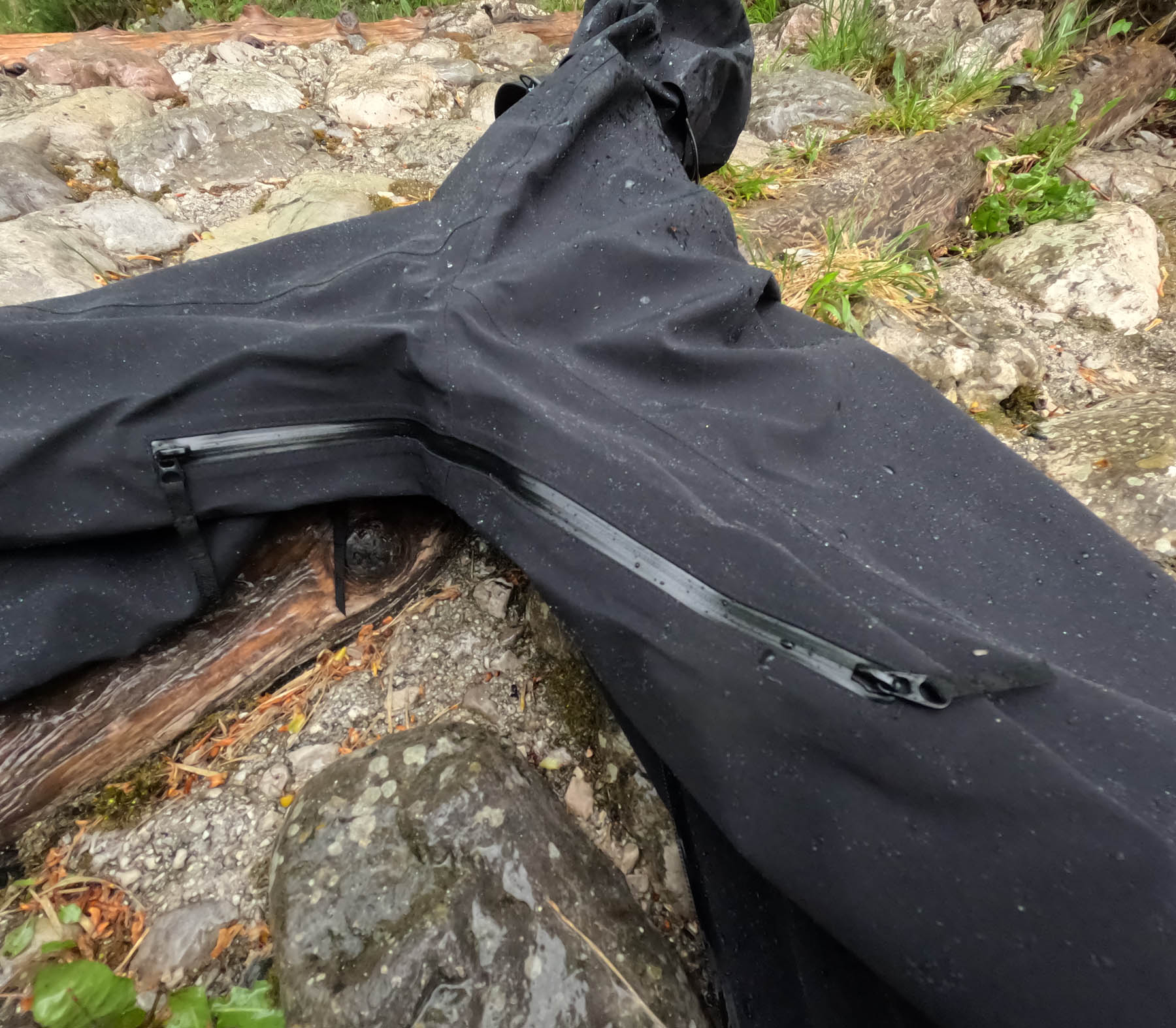 Der kompetente OUTSIDEstories-Test: REVOLUTION RACE Cyclone 3L Shell Jacket - Regen & Hardshelljacke – Hardshell, HerrenDer kompetente OUTSIDEstories-Test: REVOLUTION RACE Cyclone 3L Shell Jacket - Regen & Hardshelljacke – Hardshell, Herren