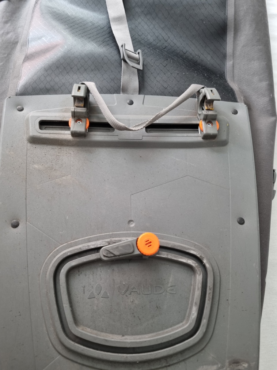 Rückseite der Tasche.