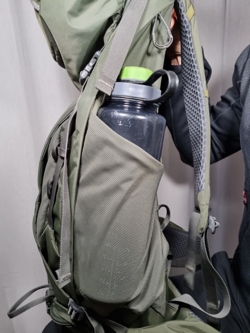 Seitenfach, passend für eine große Trinkflasche (Nalgene, 1,5l)