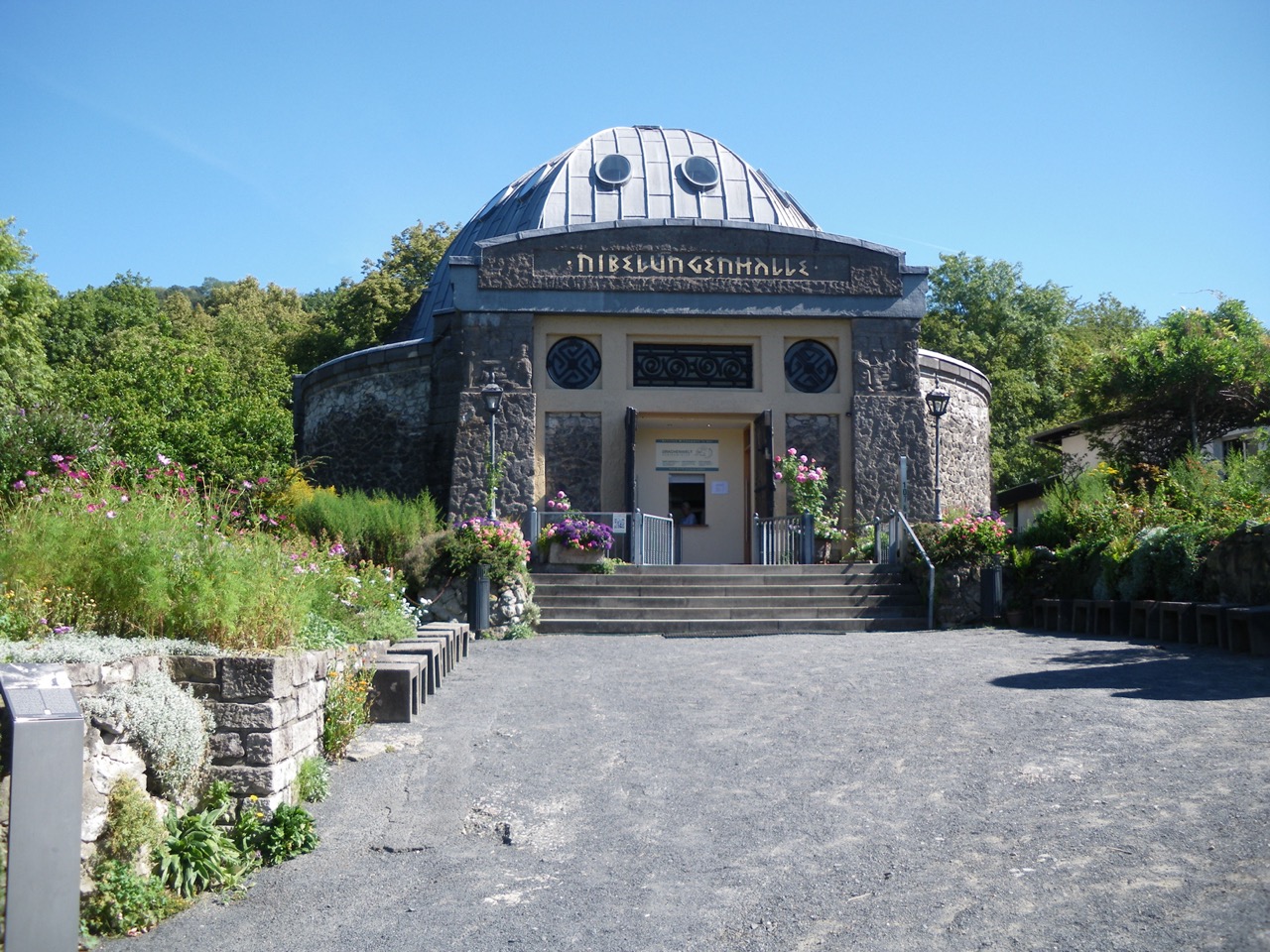 Die Nibelungenhalle