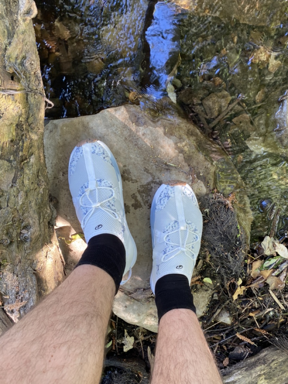 Mit nassen Schuhen auf trockenem Fels ist die Haftung gut