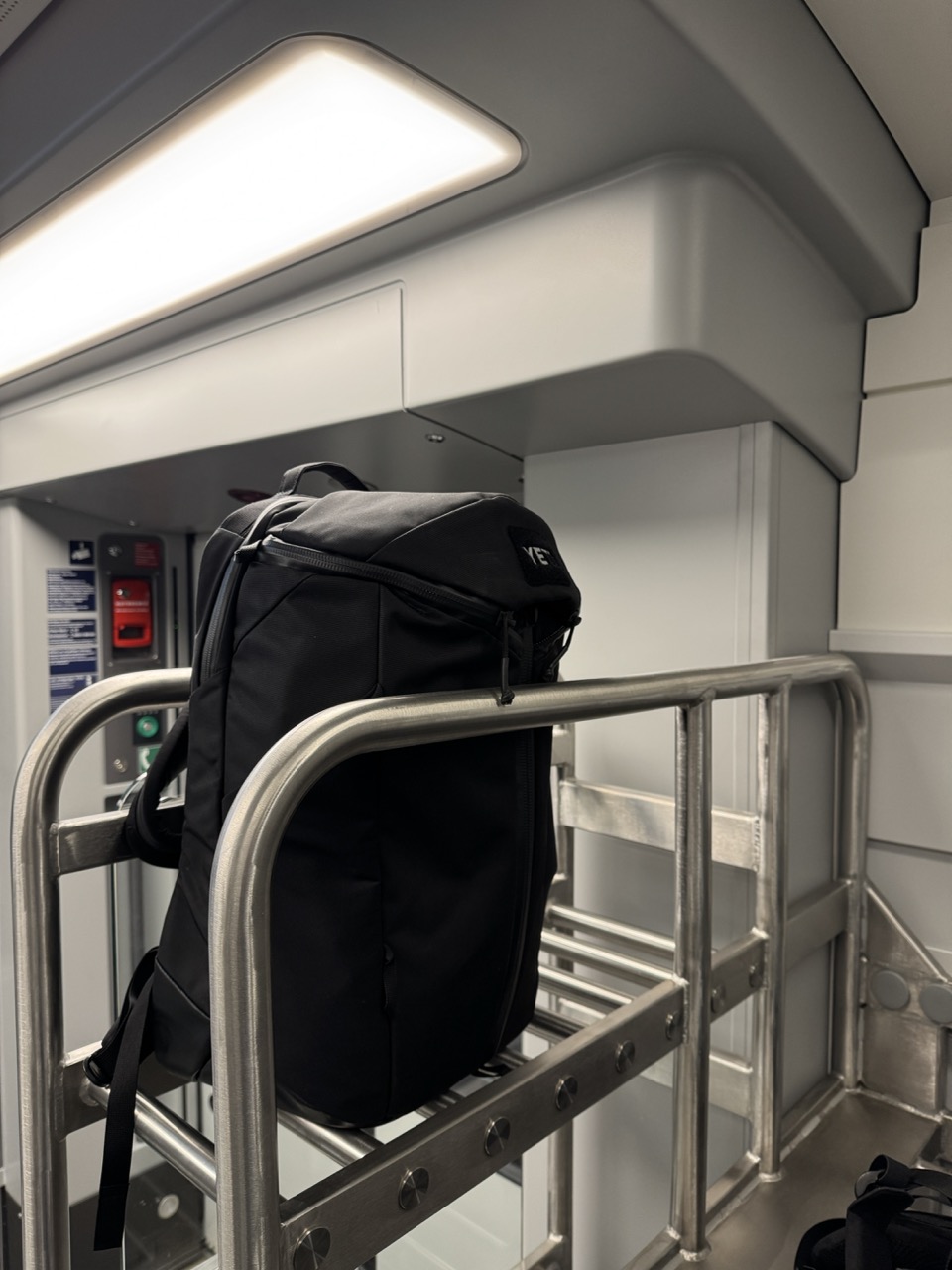 Keine Bänder die irgendwo rumbaumeln.