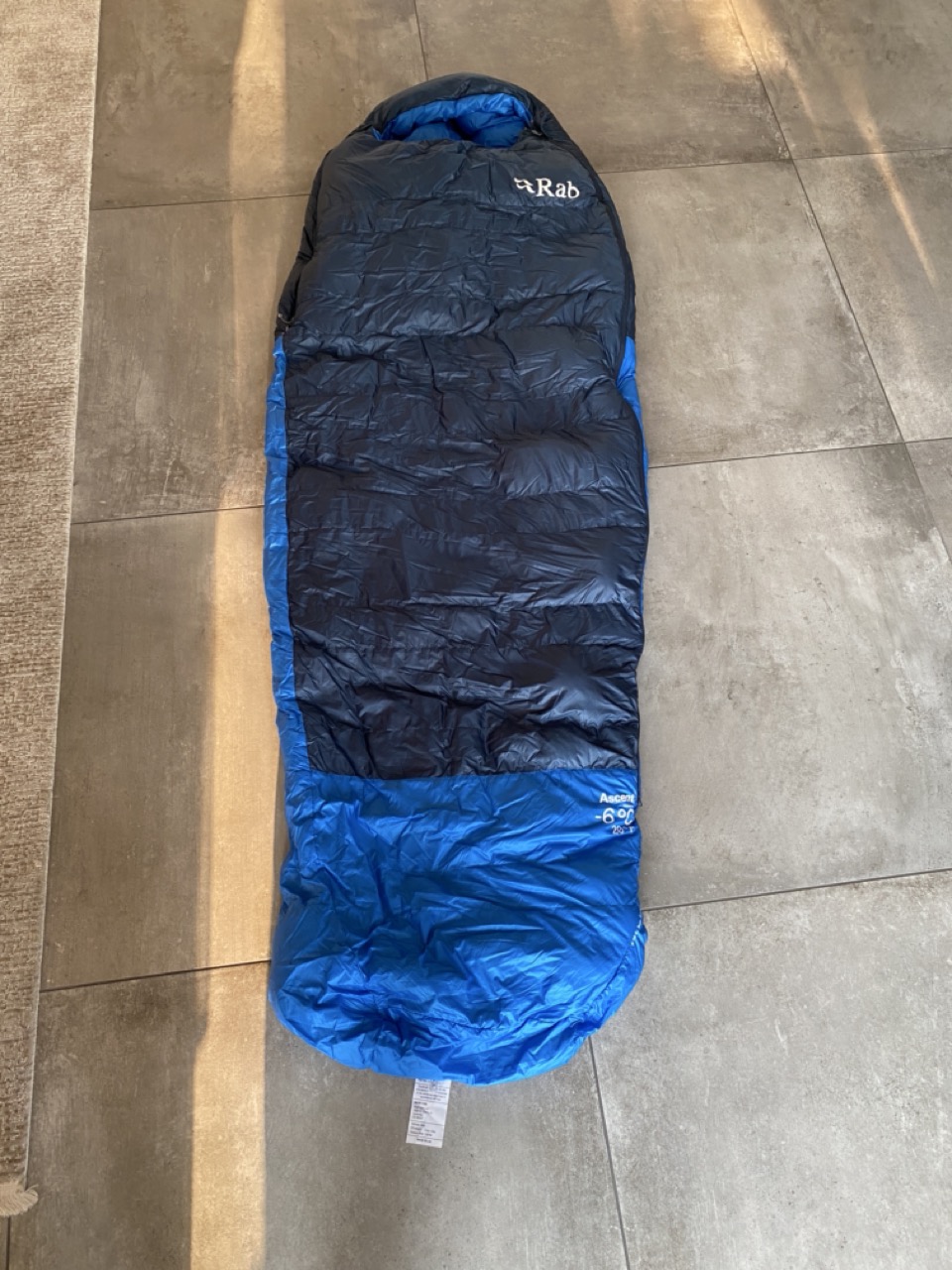 Der OUTSIDEstories-Test: RAB Ascent -6 - Mumien-Daunenschlafsack 