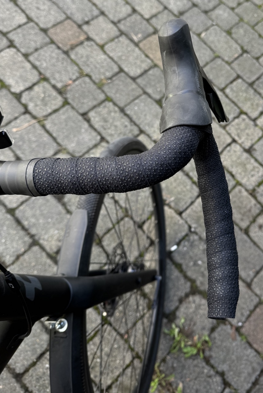Neues Band am Lenker.