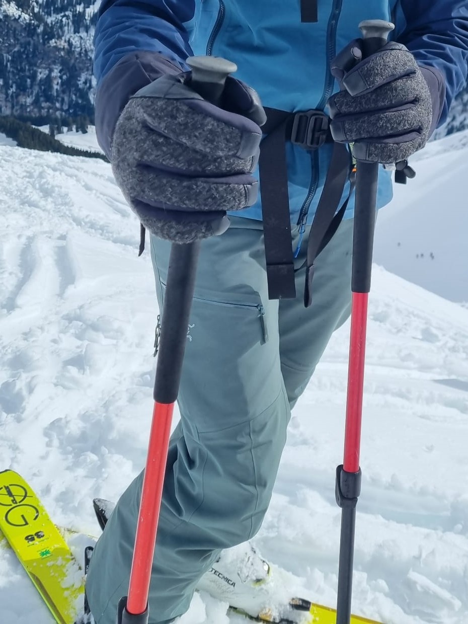 Handschuh im Einsatz auf Skitour