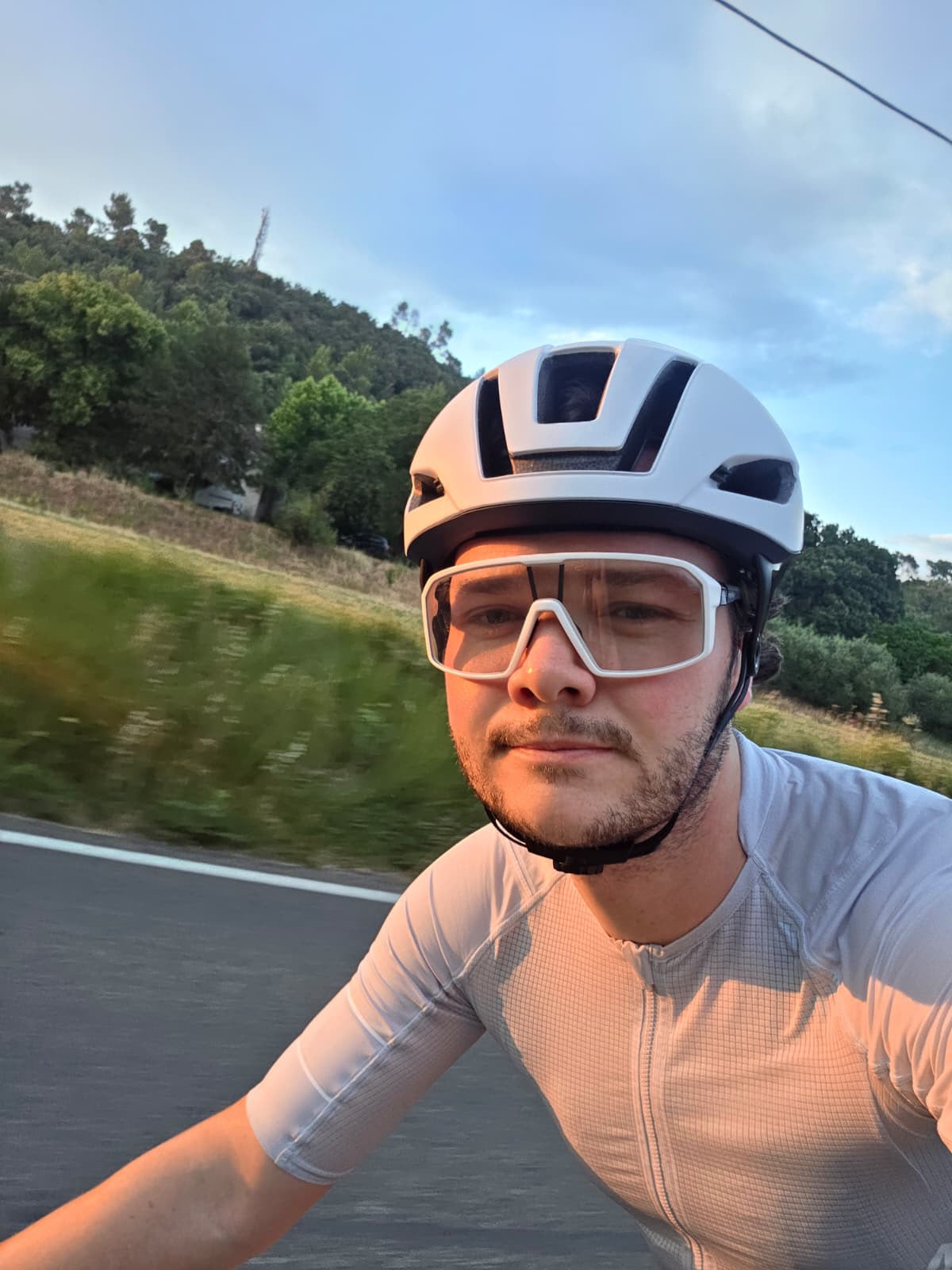 Der kompetente OUTSIDEstories-Test: Der Canyon Stingr CFR: Rennradhelm der Oberklasse