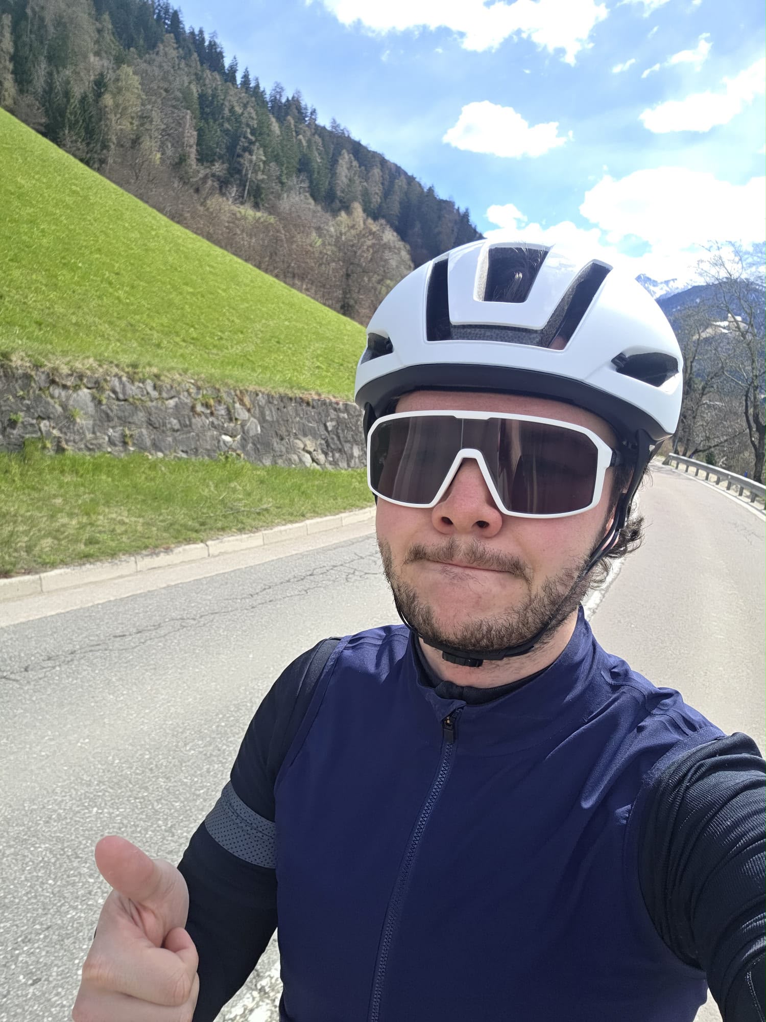Der kompetente OUTSIDEstories-Test: Der Canyon Stingr CFR: Rennradhelm der Oberklasse