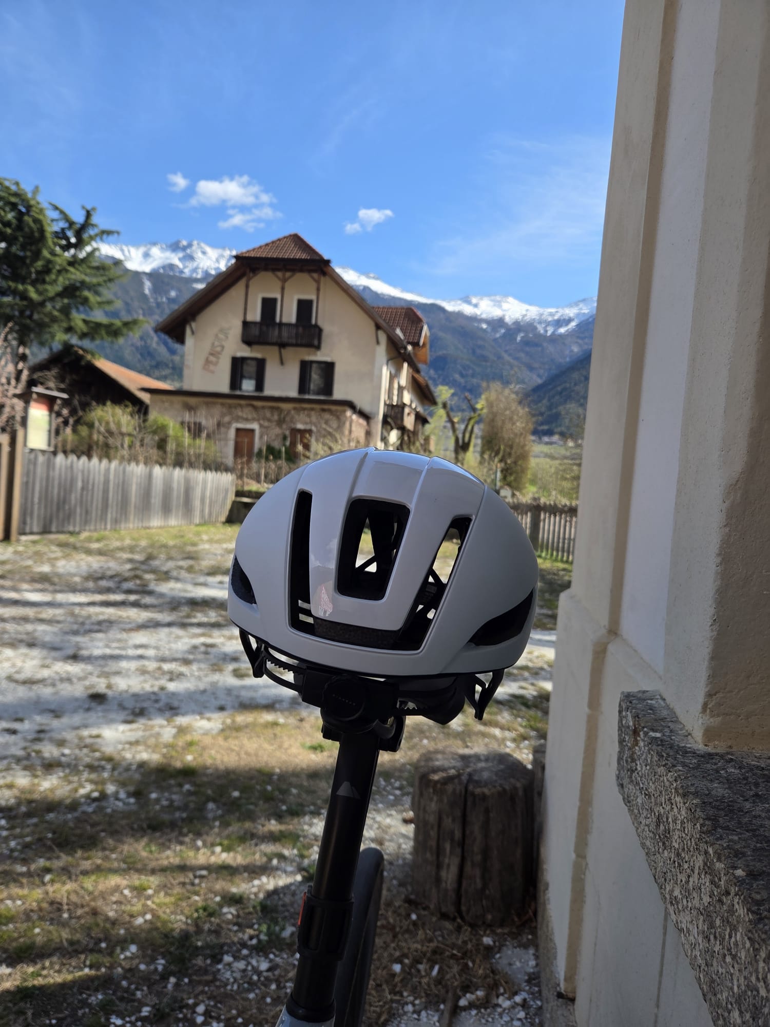Der kompetente OUTSIDEstories-Test: Der Canyon Stingr CFR: Rennradhelm der Oberklasse