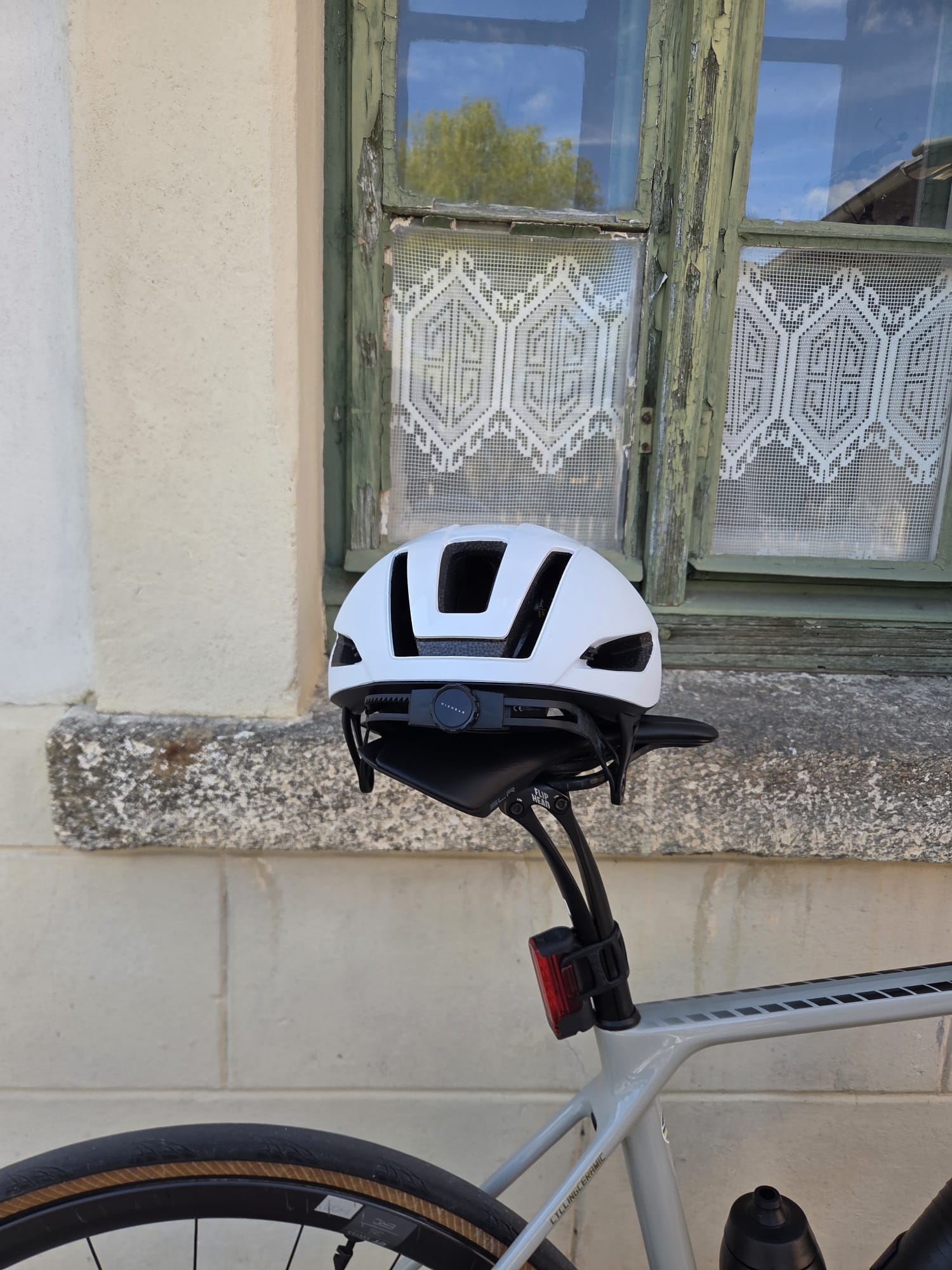 Der kompetente OUTSIDEstories-Test: Der Canyon Stingr CFR: Rennradhelm der Oberklasse
