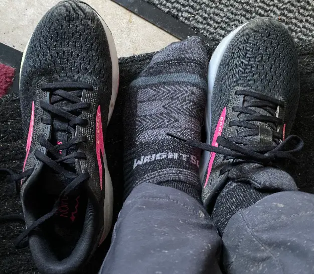 Ob Wanderstiefel oder, wie auf dem Bild, leichte Laufschuhe, die Socken haben echten Wohlfühleigenschaften.