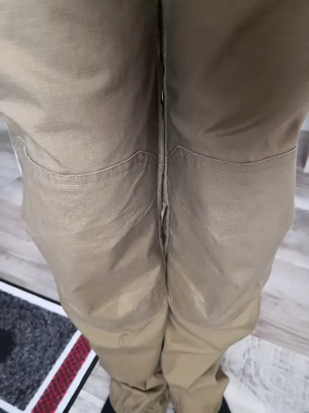 Verstärkte Knie die man optional mit Schoner innen ausstatten kann