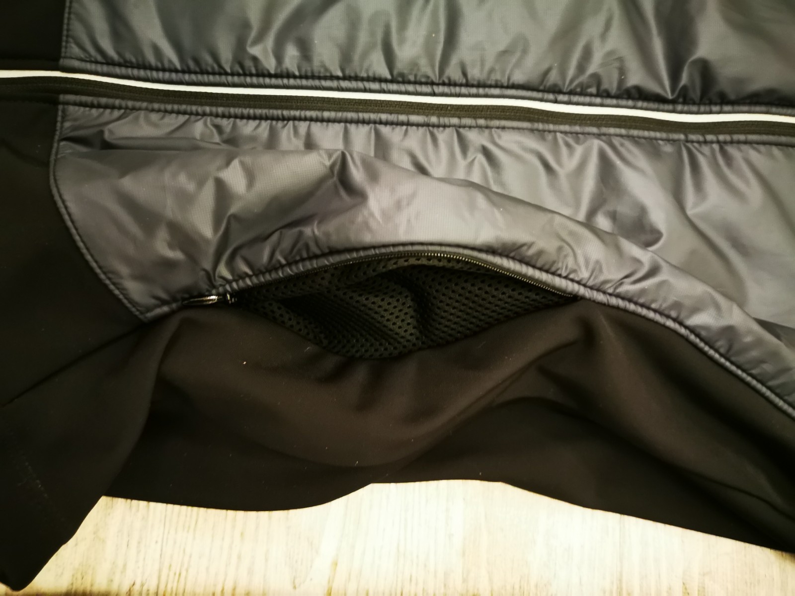 Seitliche Taschen