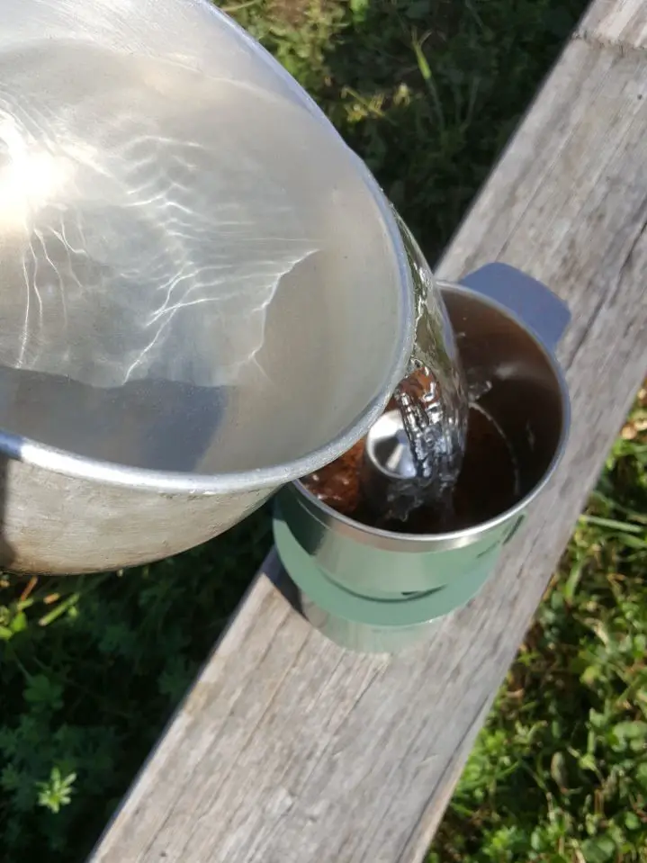 Wasser eingießen