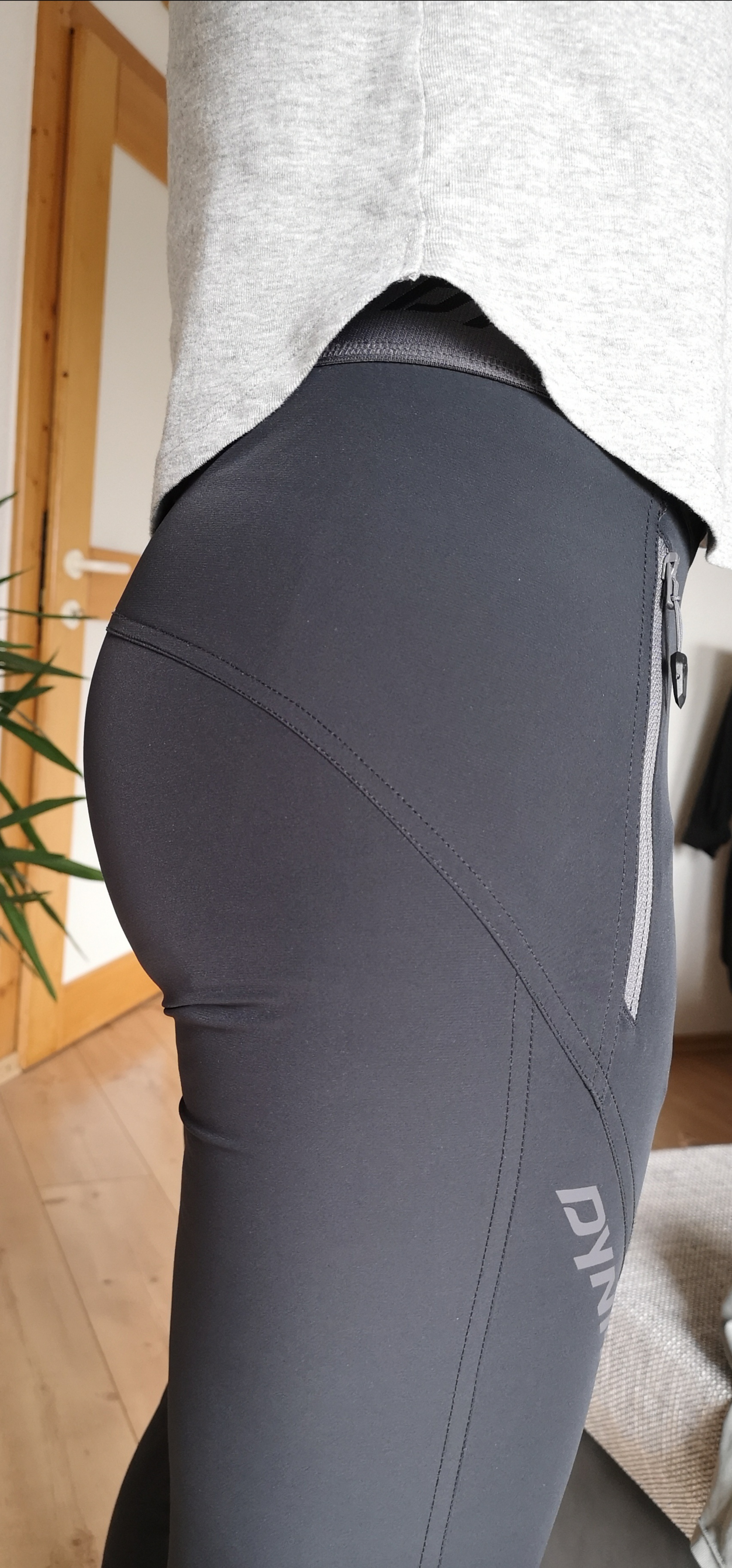 Hipster unter anliegender Hose