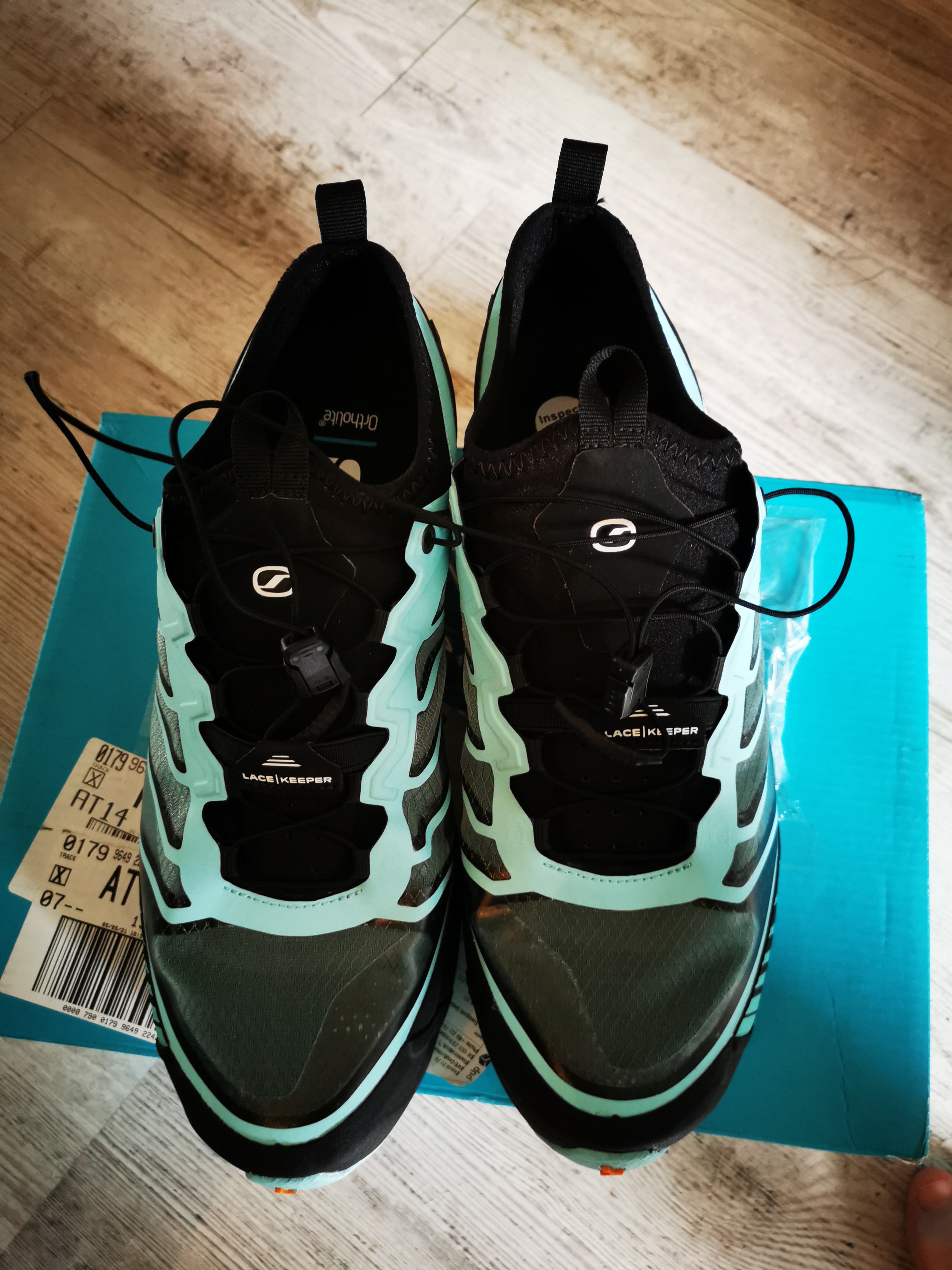 Farbe Aqua Sky Black