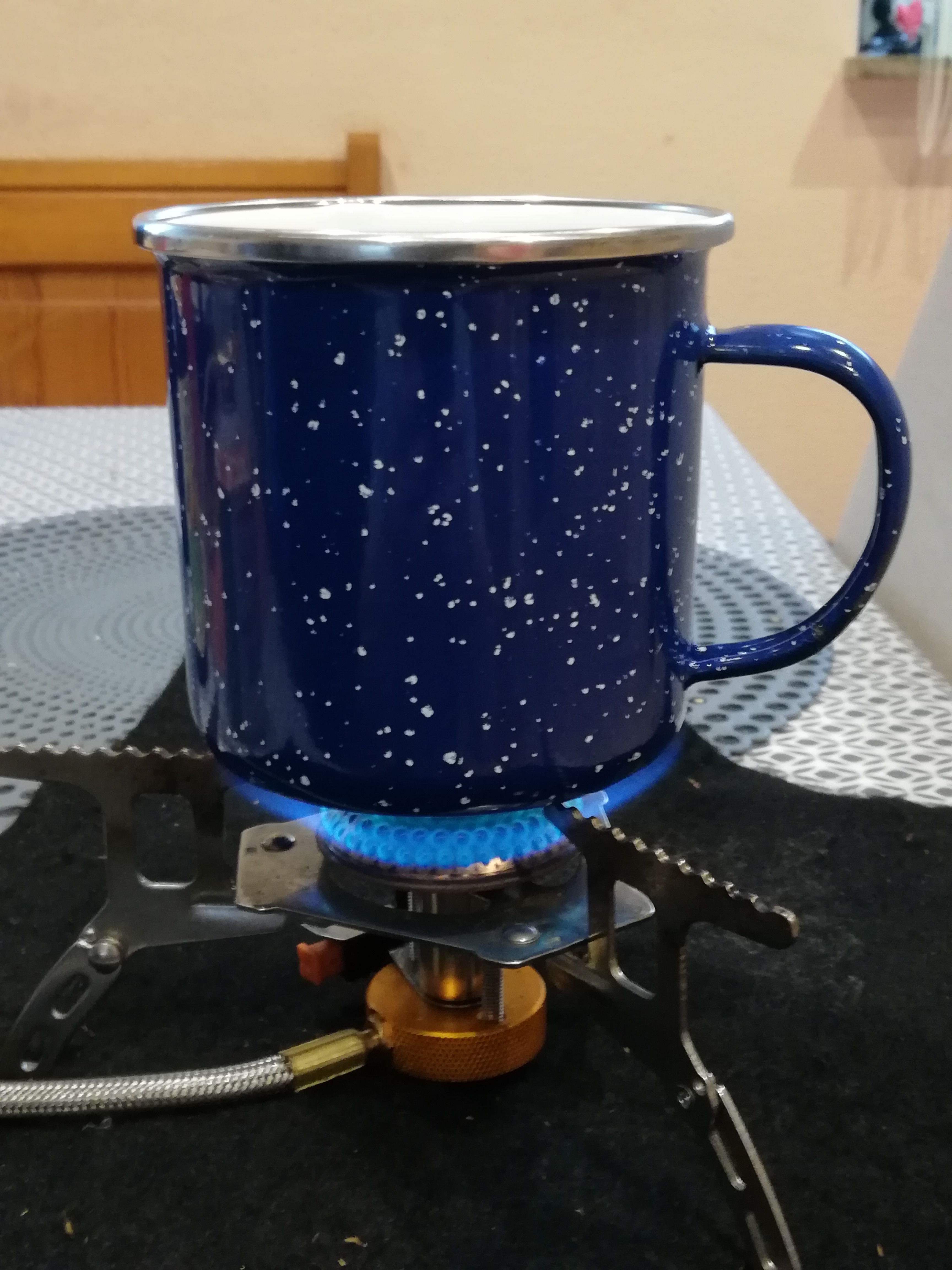 kocher und tasse