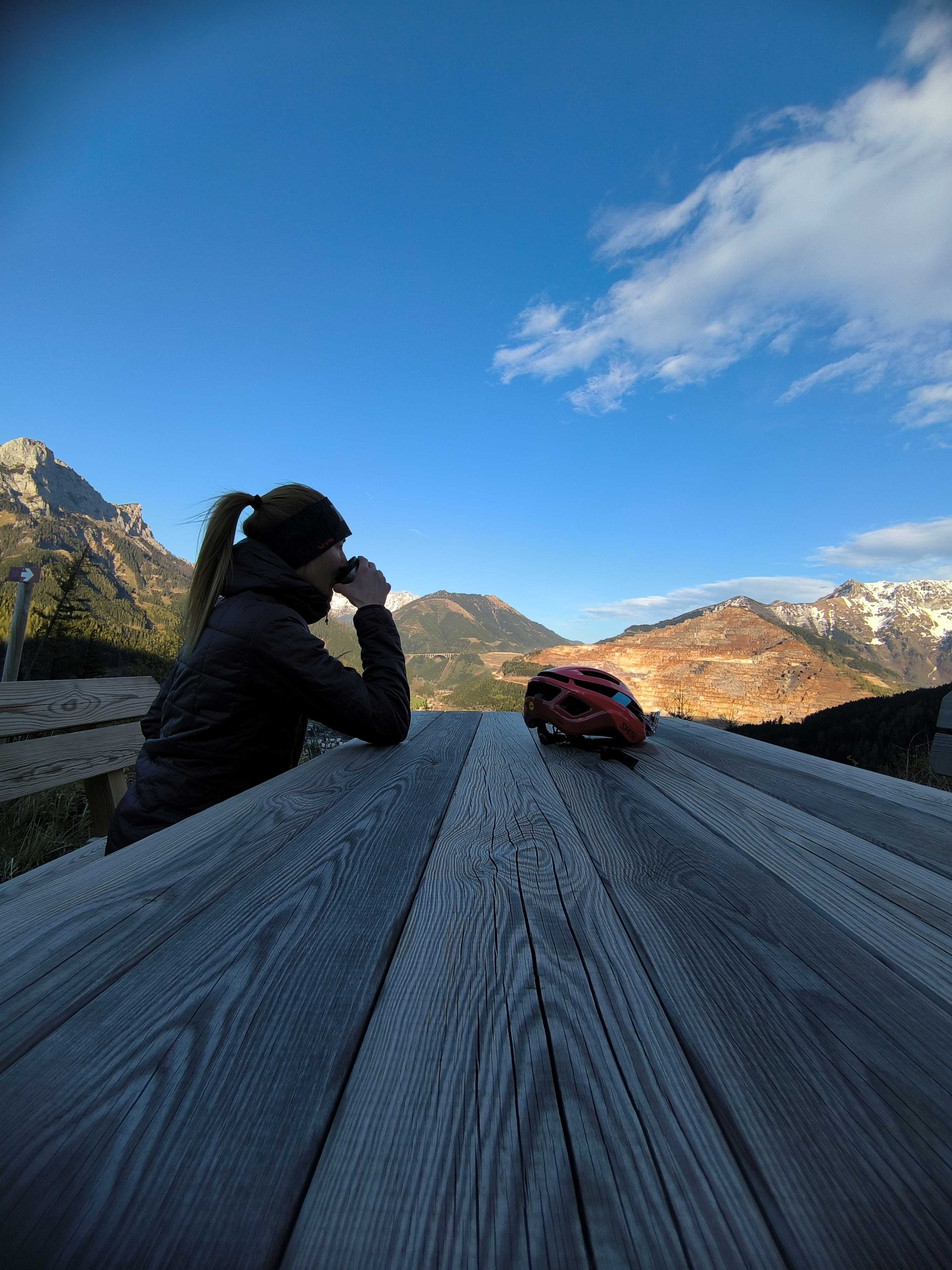 Der kompetente OUTSIDEstories-Test: SKINFIT Drei Zinnen Isolationsjacke – Leichte Isolationsjacke m...