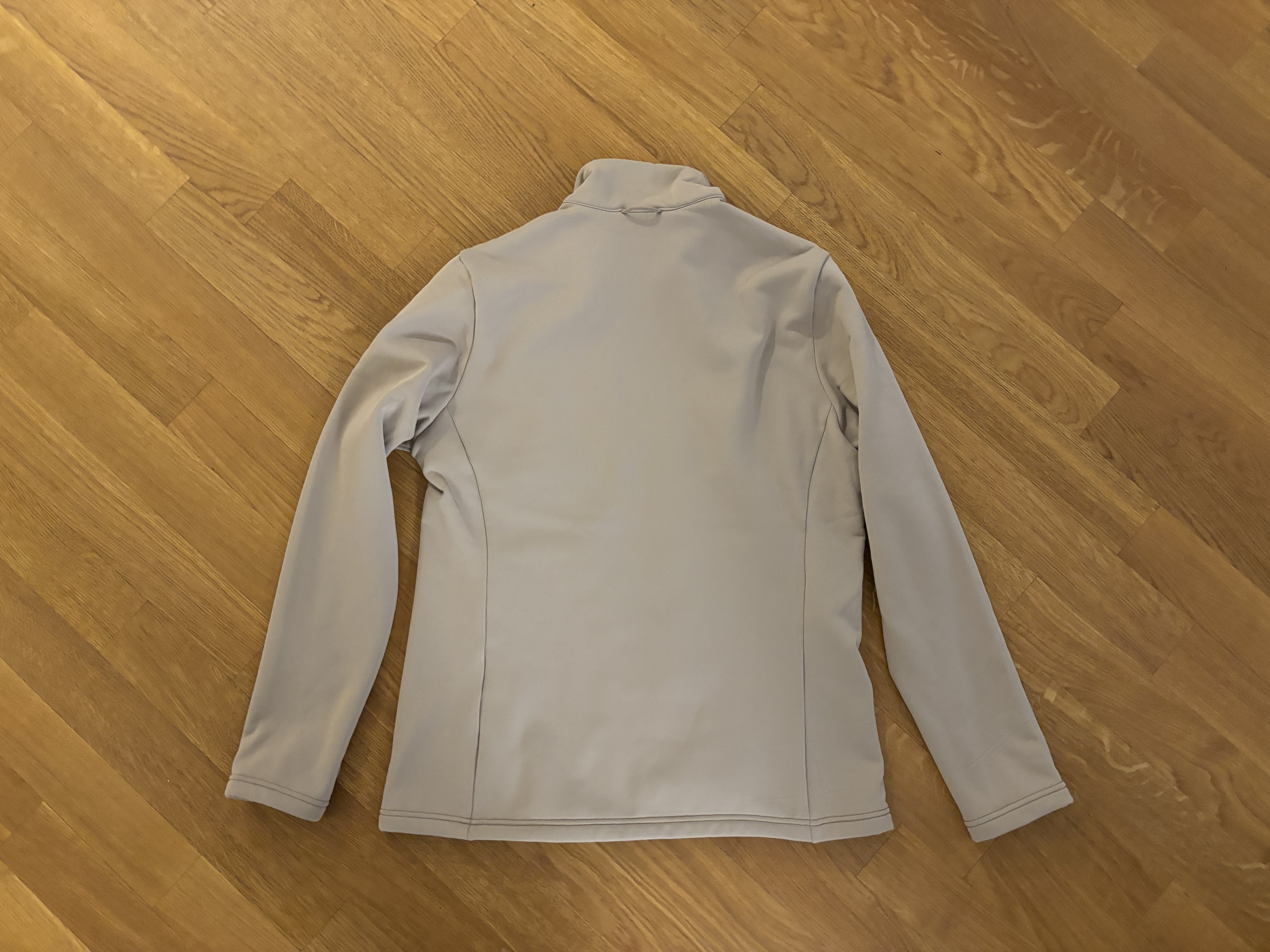 Die Isolationsjacke von hinten