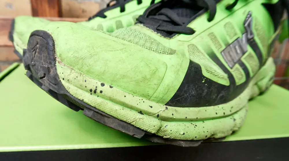 Schuhe getragen vorne