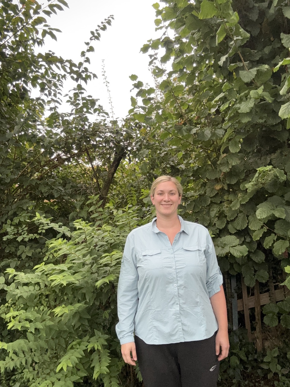 Bluse vorn angezogen