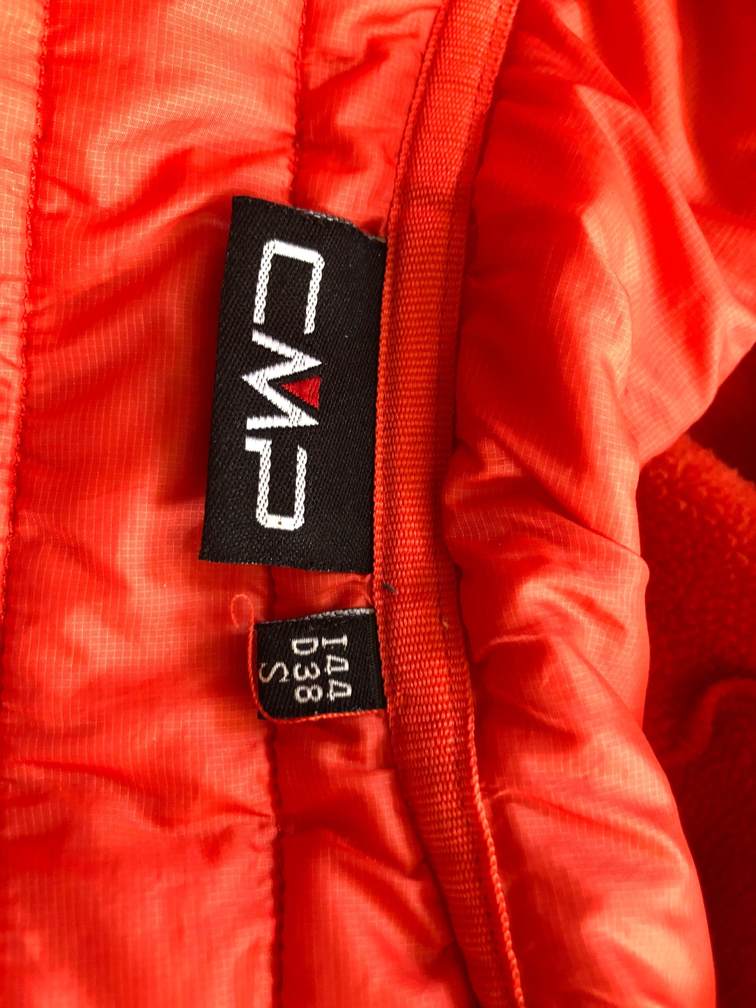 ... die Fleece-Hybridjacke in S/38...
