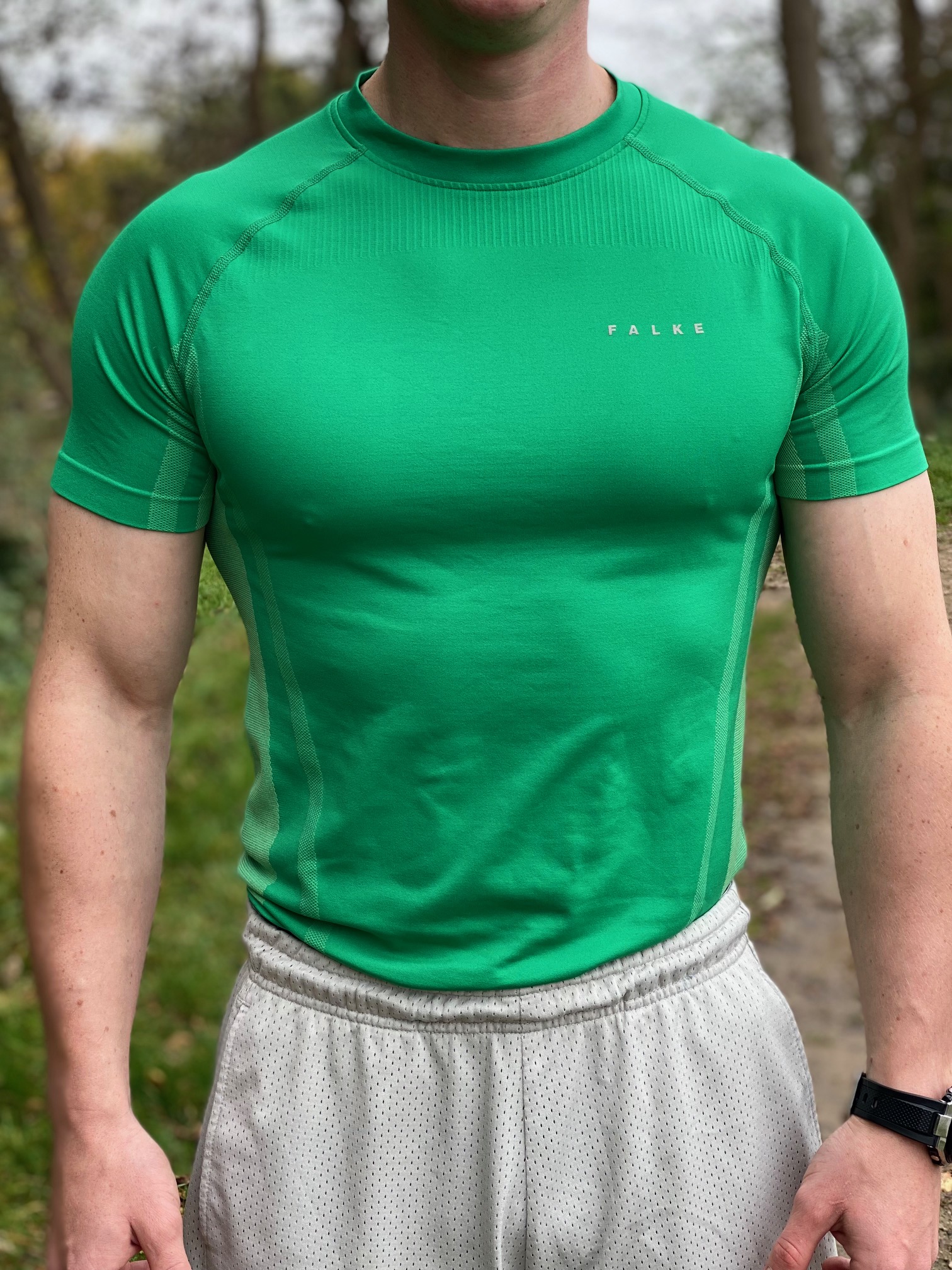 Tshirt Frontansicht an der Person