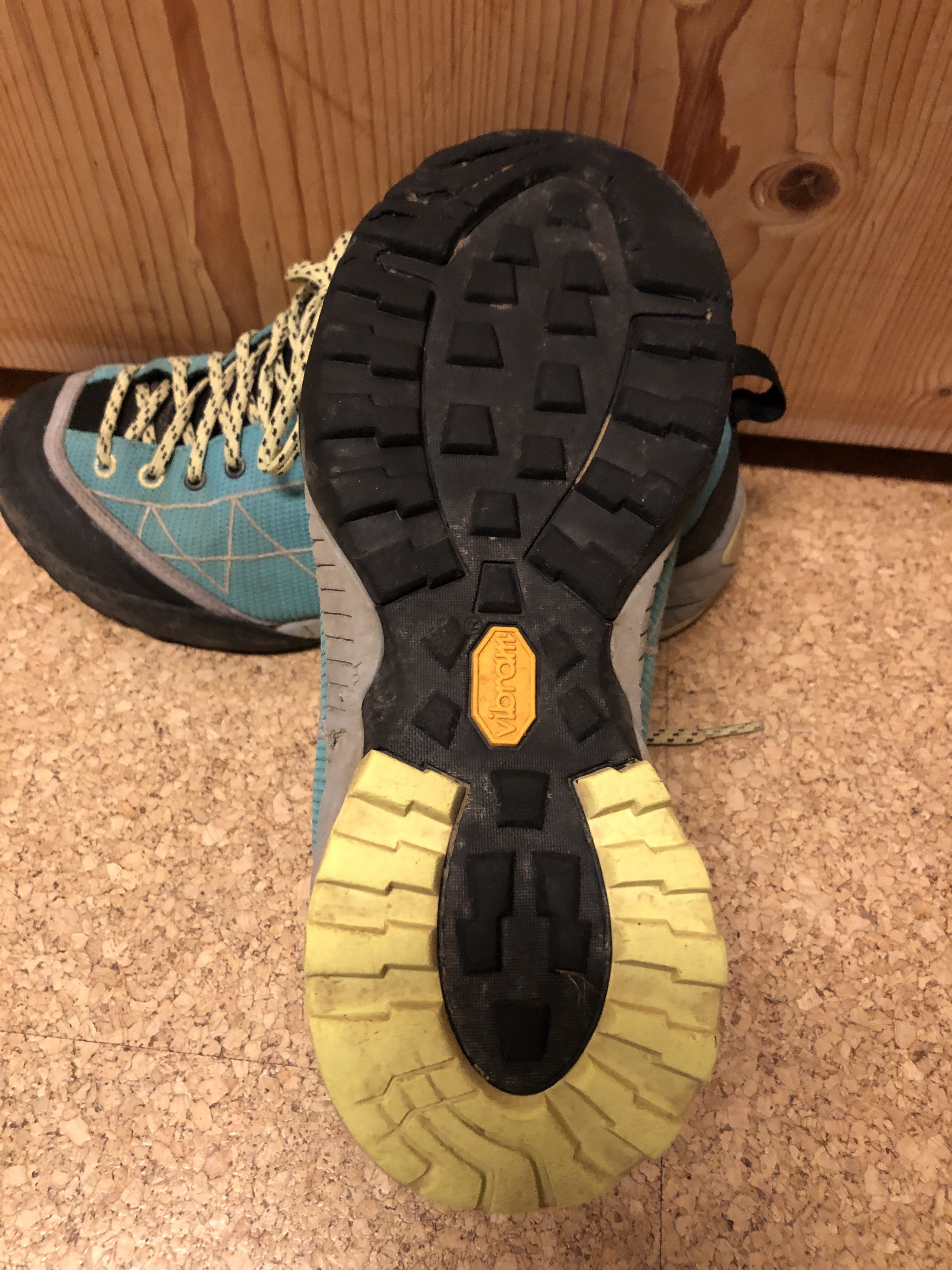 Die Vibram Sohle des Schuhs