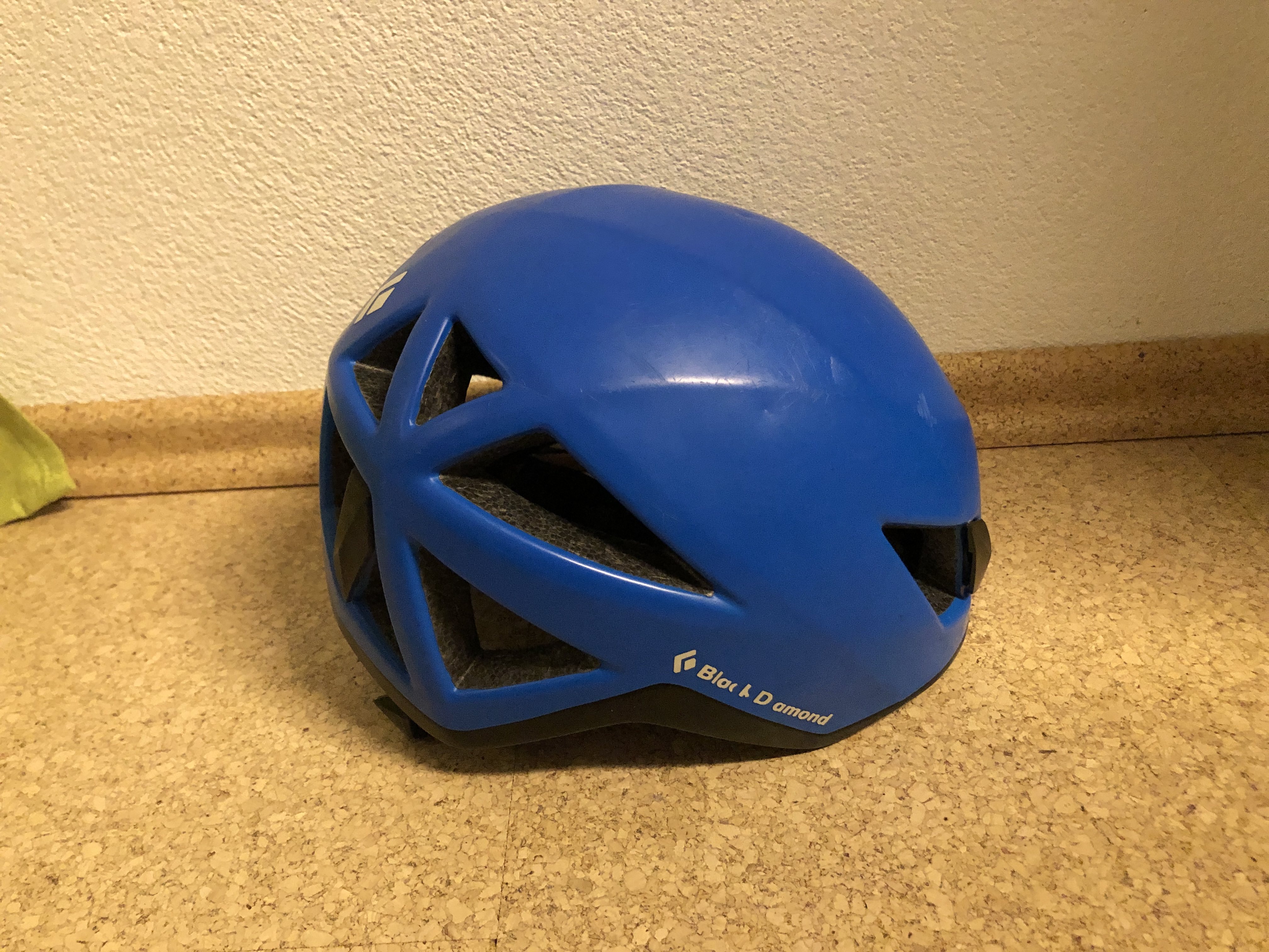 Der Helm von der Seite