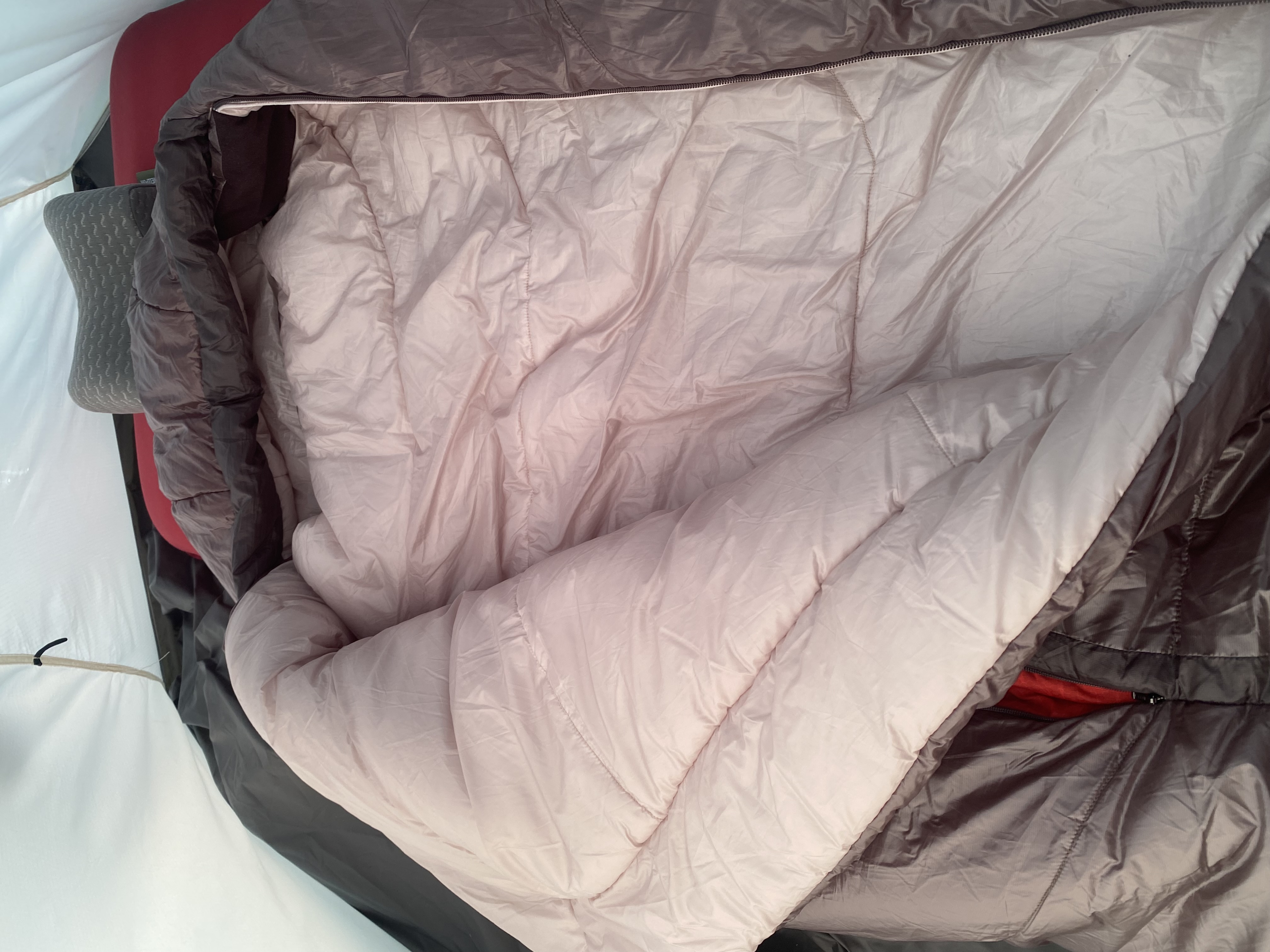 Schlafsack geöffnet
