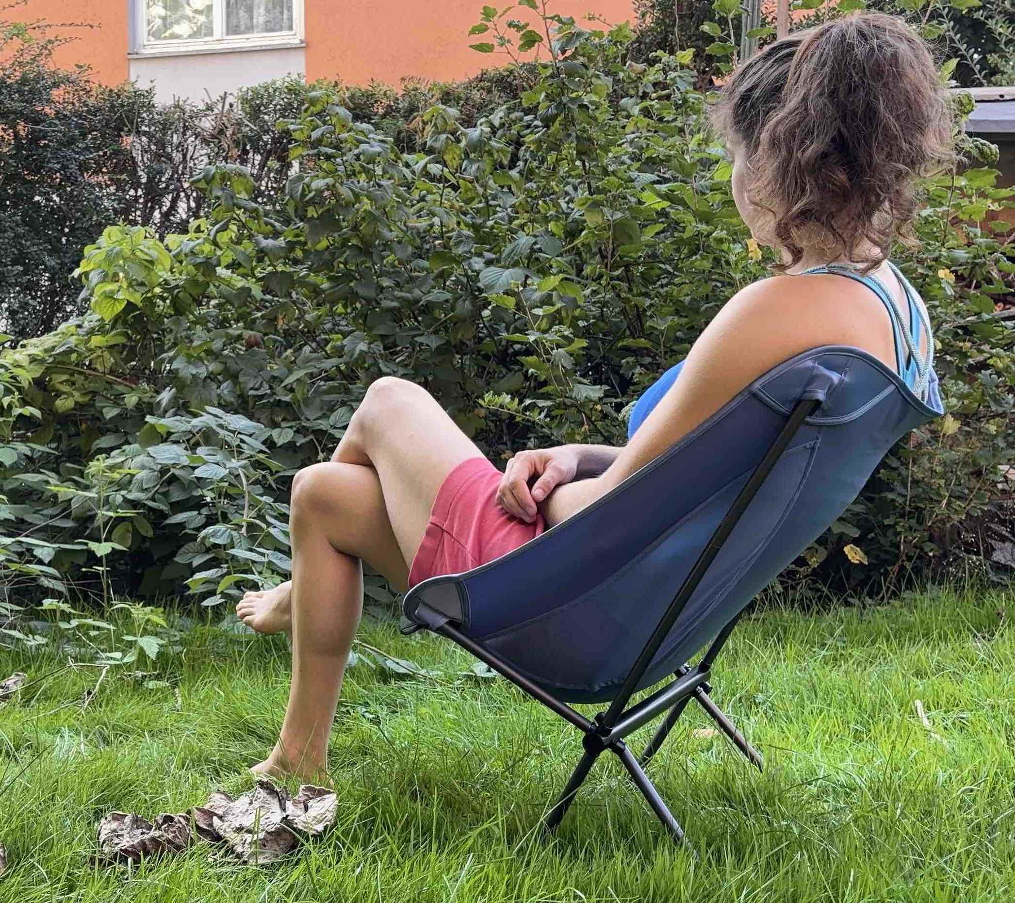 Ich im Stuhl von der Seite
