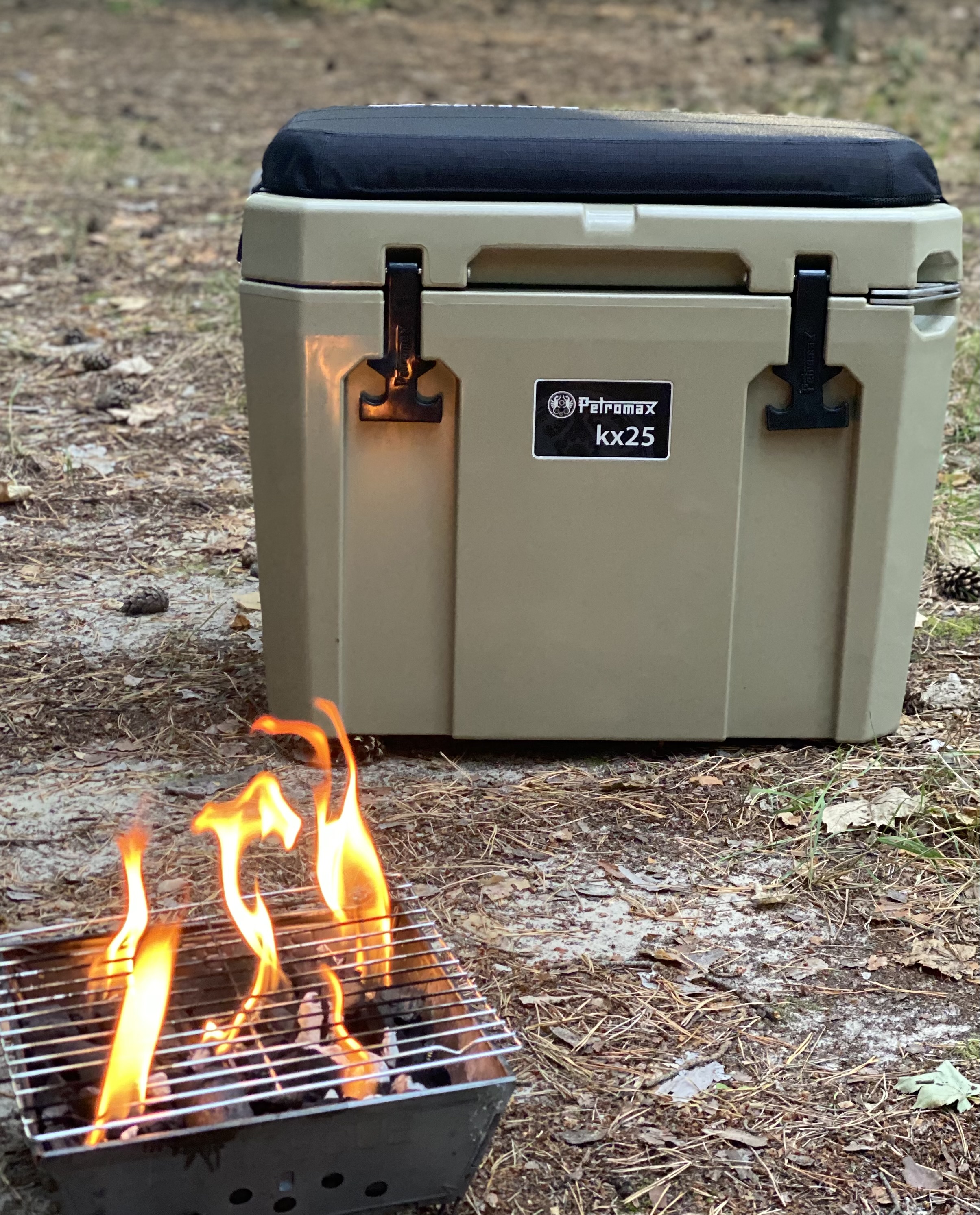 Kühlbox am Feuer