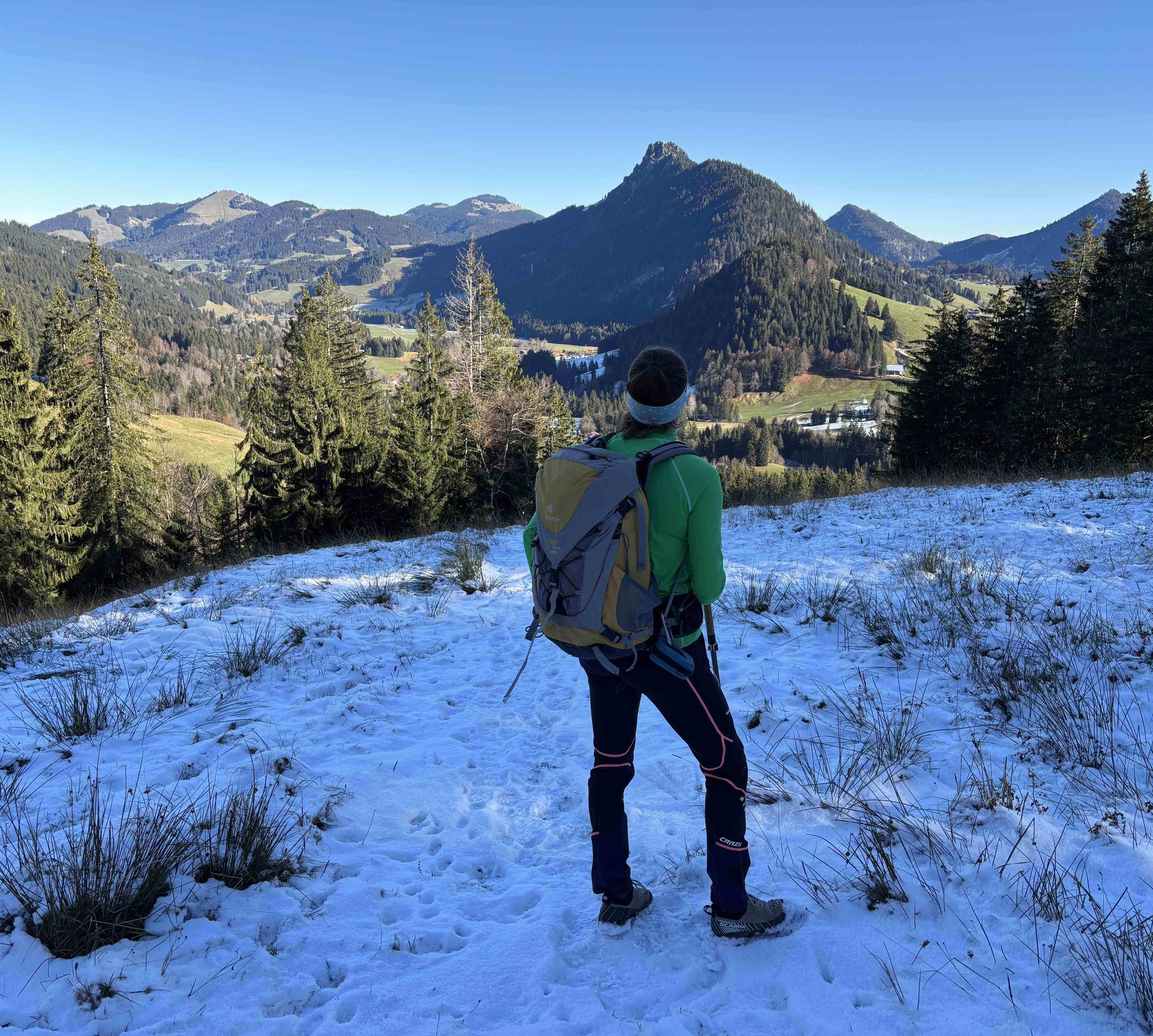 Ich mit der Hose beim Wandern im Schnee