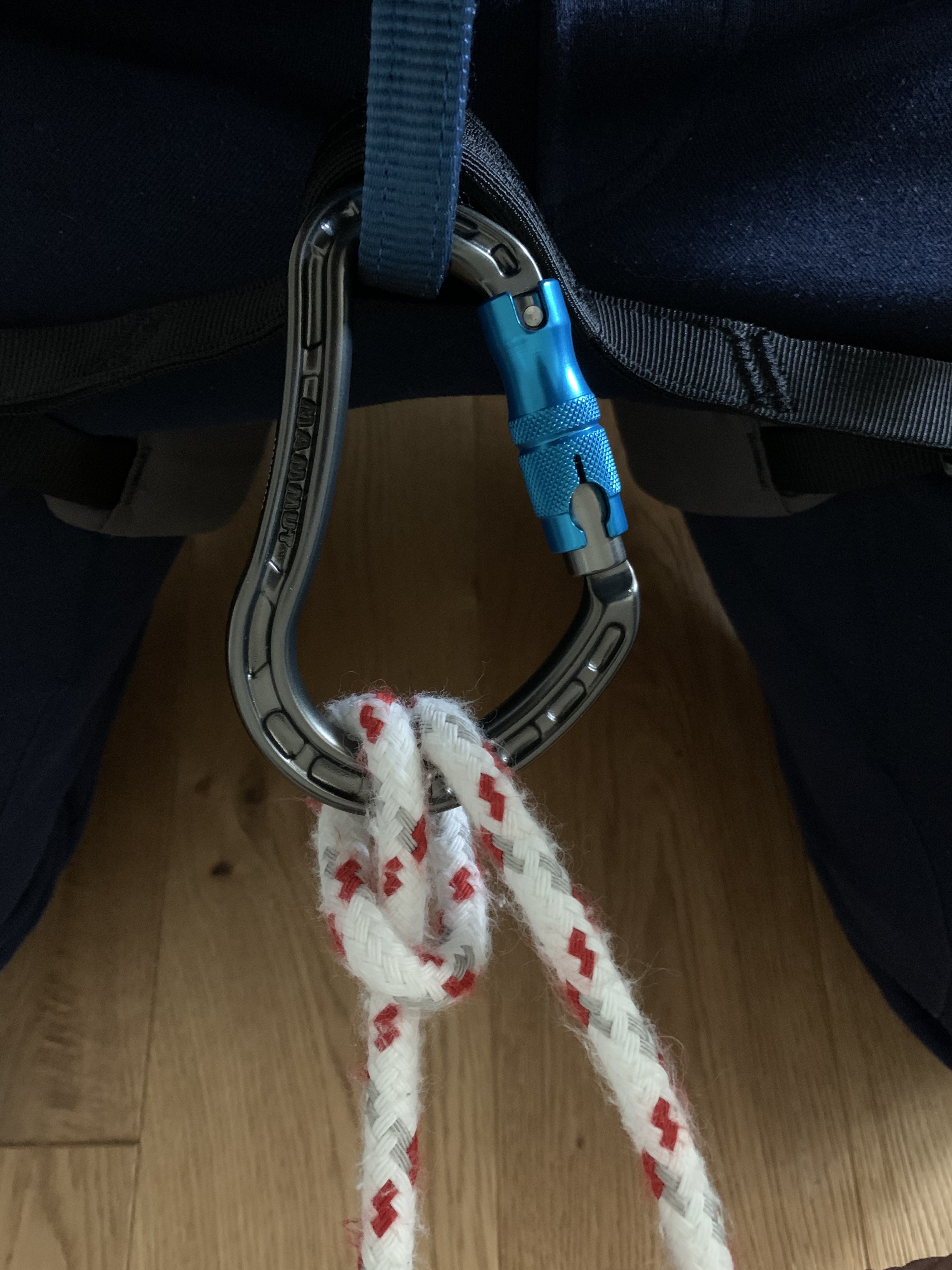 Karabiner mit Seil