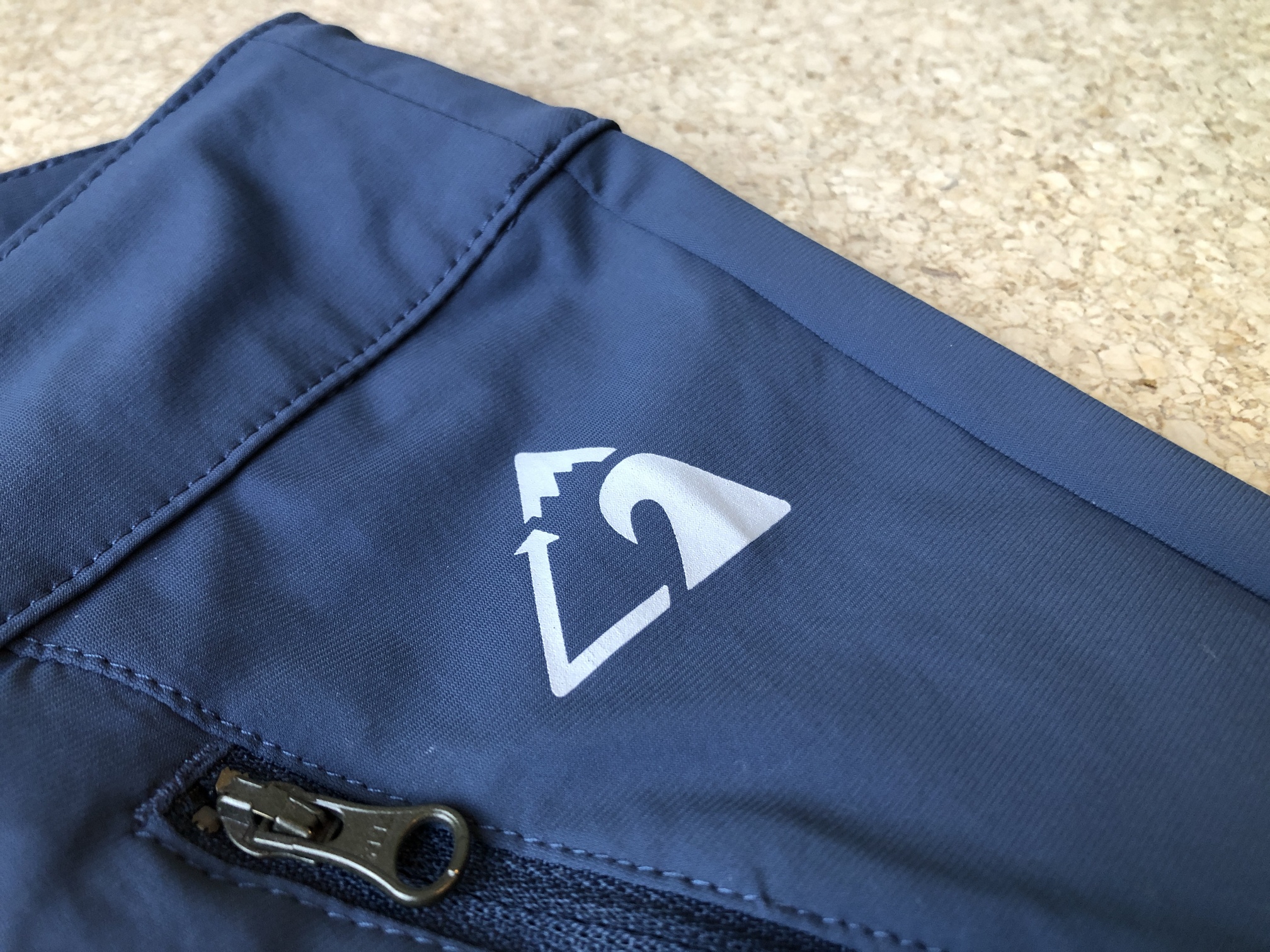 Das Bleed Logo auf der Hose