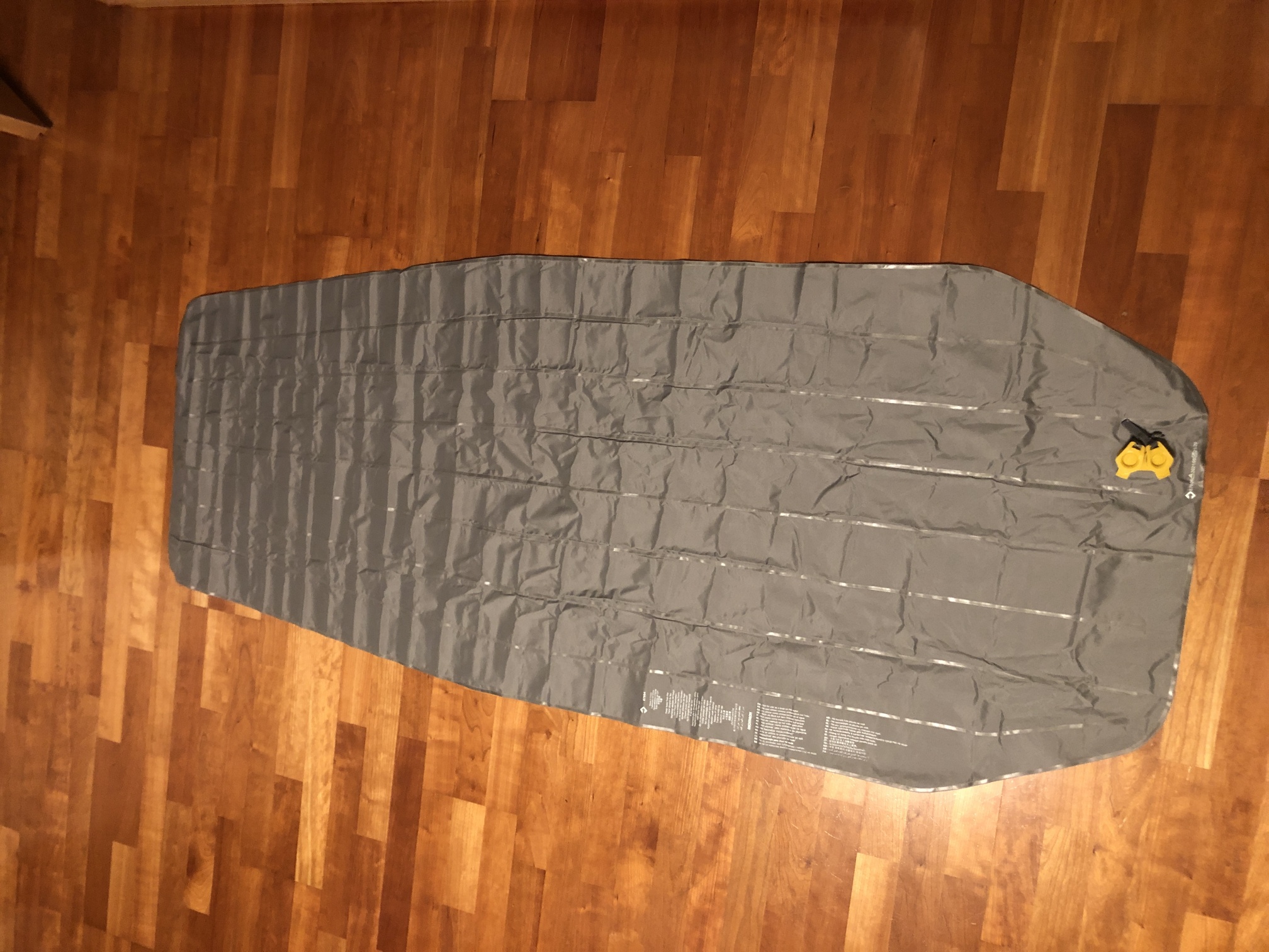 Die ausgepackte Matratze von hinten