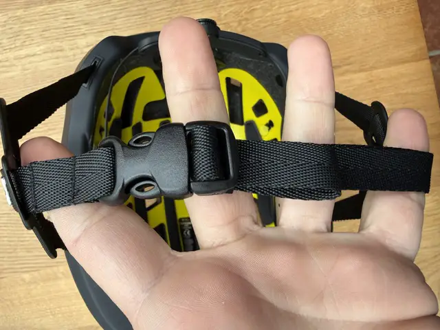Der OUTSIDEstories-Test: SWEET PROTECTION Outrider Mips Helmet - Rennrad- und Gravelbike-Helm