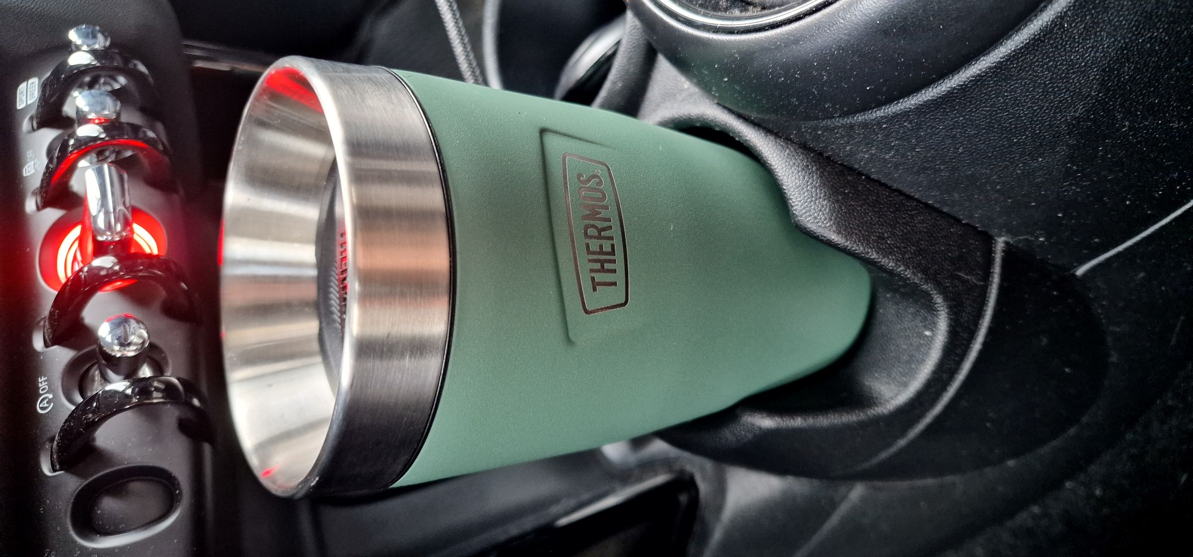 Für jeden Geschmack eine Farbe dabei, mein Becher ist in einem wunderschönen Mintgrün gehalten