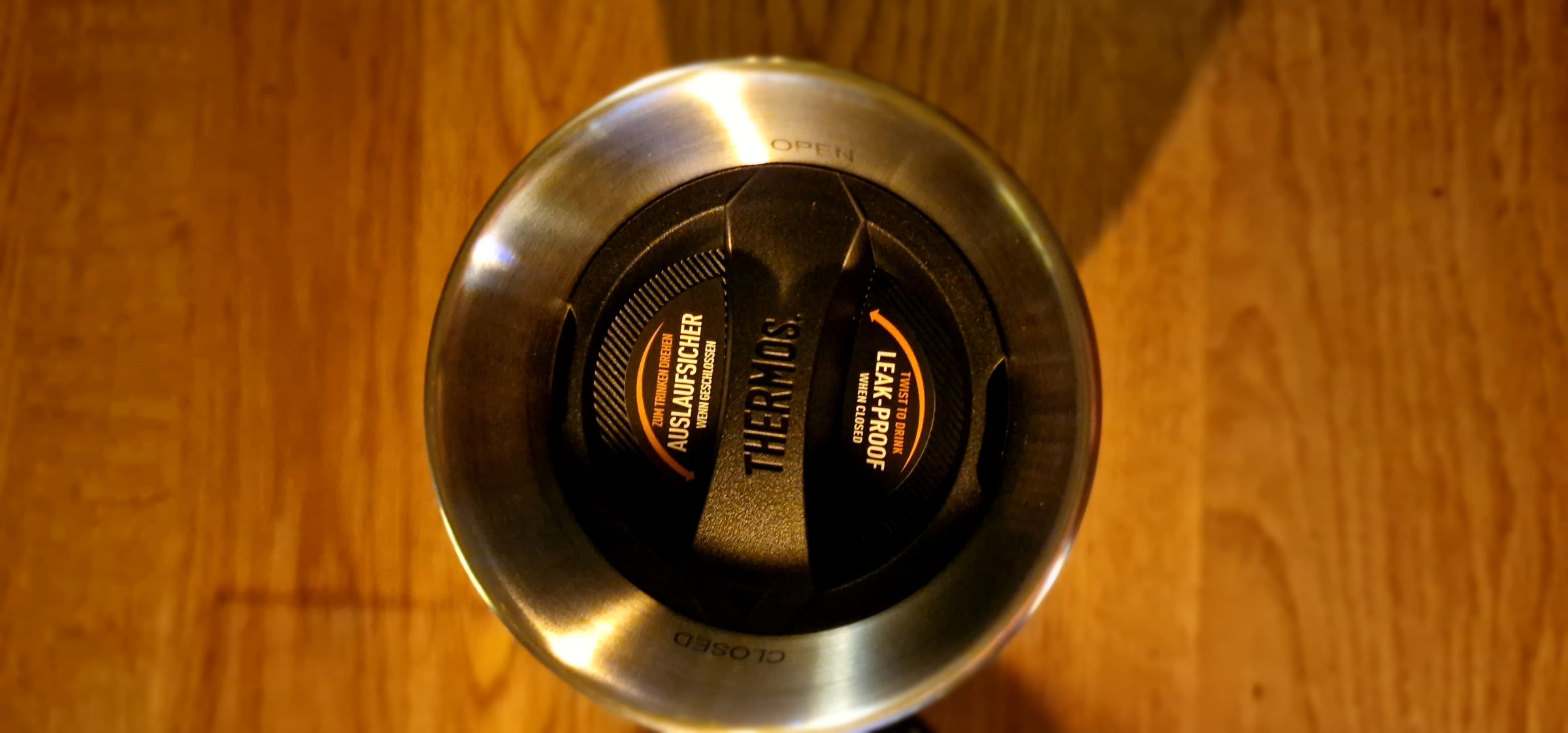 Der edle Deckel sieht nicht nur gut aus, er ist das Kernstück des Icon Mug von Thermos