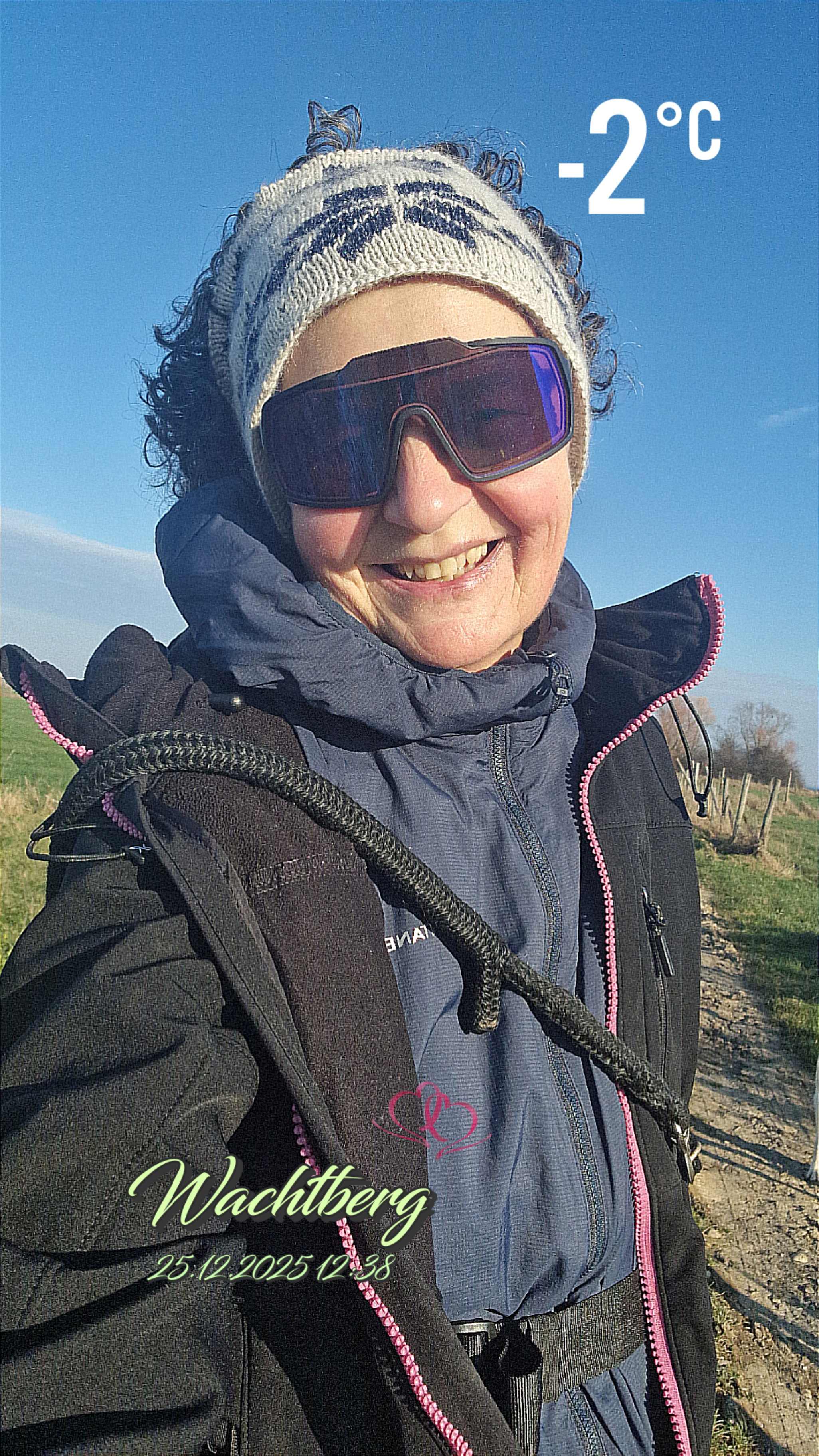 Die Jacke lässt sich unglaublich gut mit den verschiedensten Over-Layern kombinieren, um den optimalen Schutz vor den verschiedensten, winterlichen Bedingungen zu bieten.