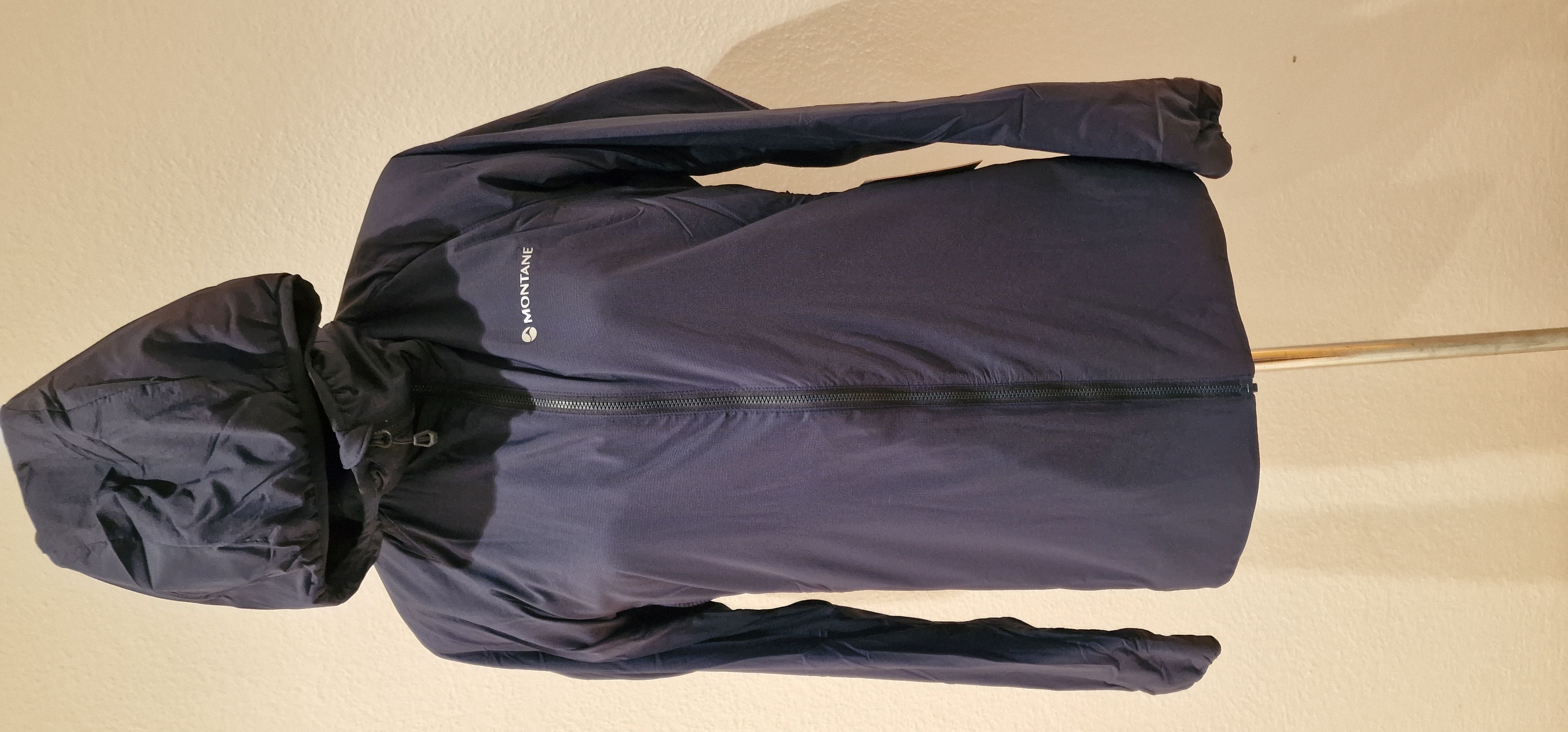 Die Jacke wird in 4 verschiedenen Farben angeboten. Das Blau gefällt mir super gut und ist im Original noch viel schöner.