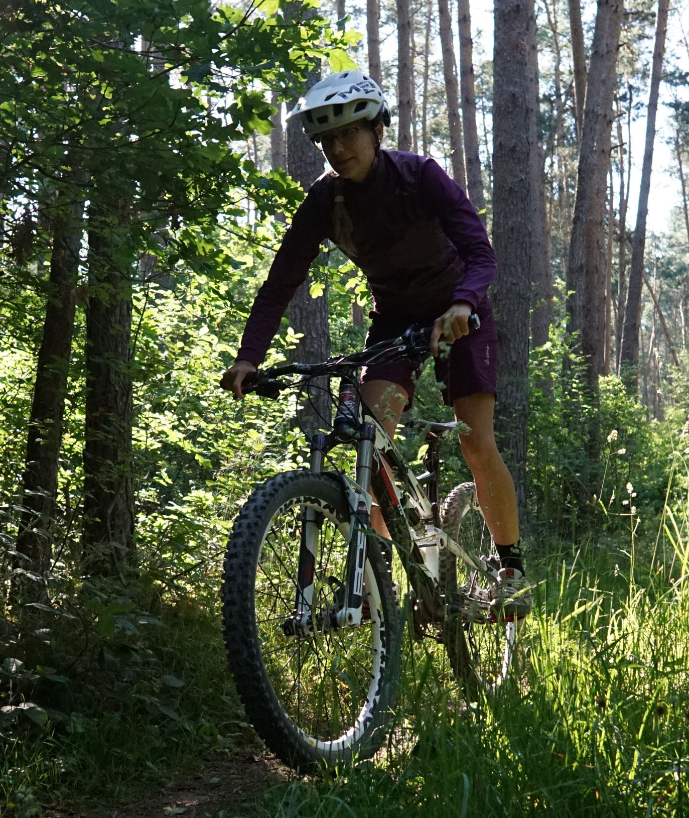 Jacke von vorn beim MTBiken